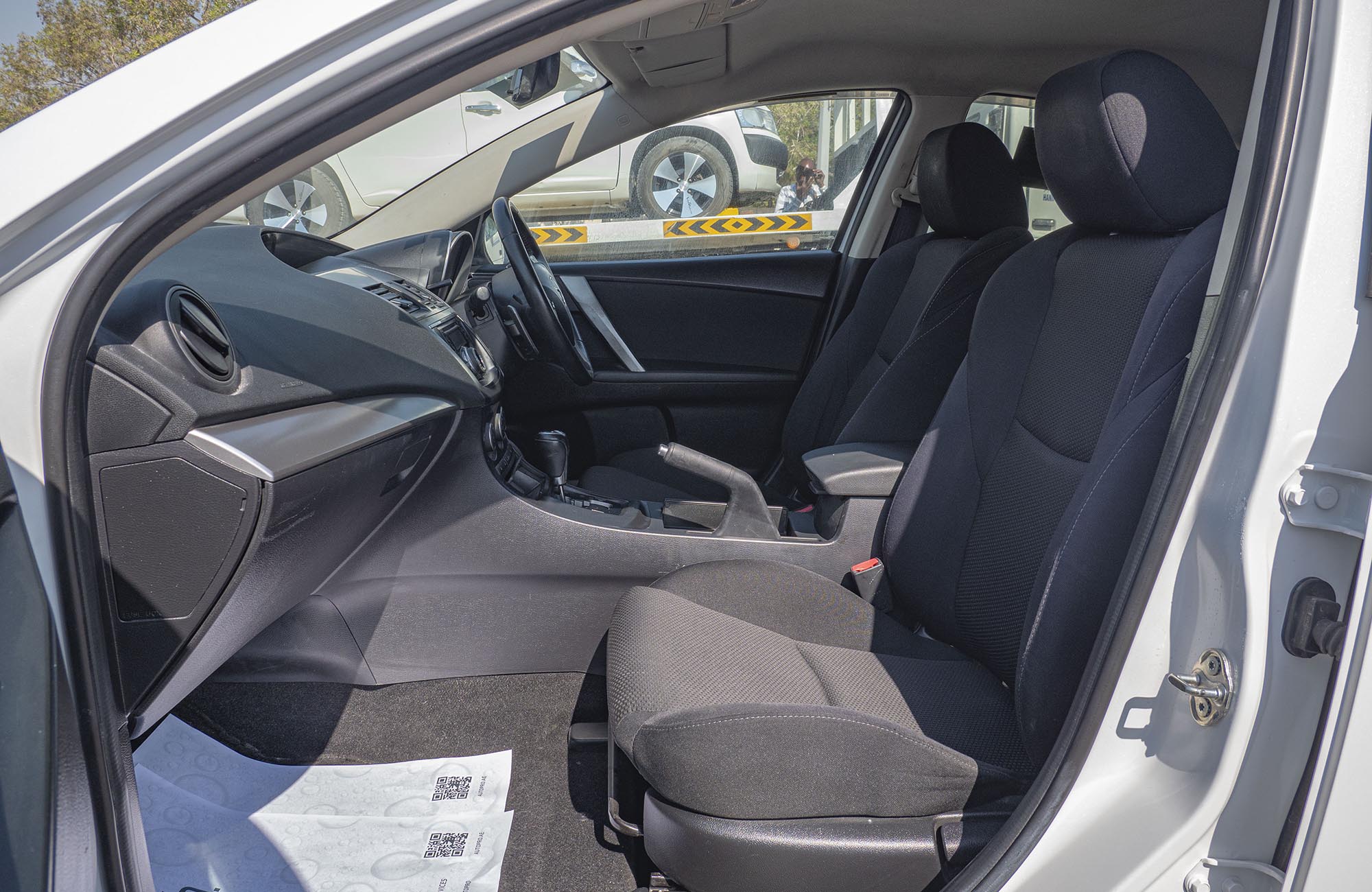 
								Mazda Axela 2WD Petrol Model 2014 full									