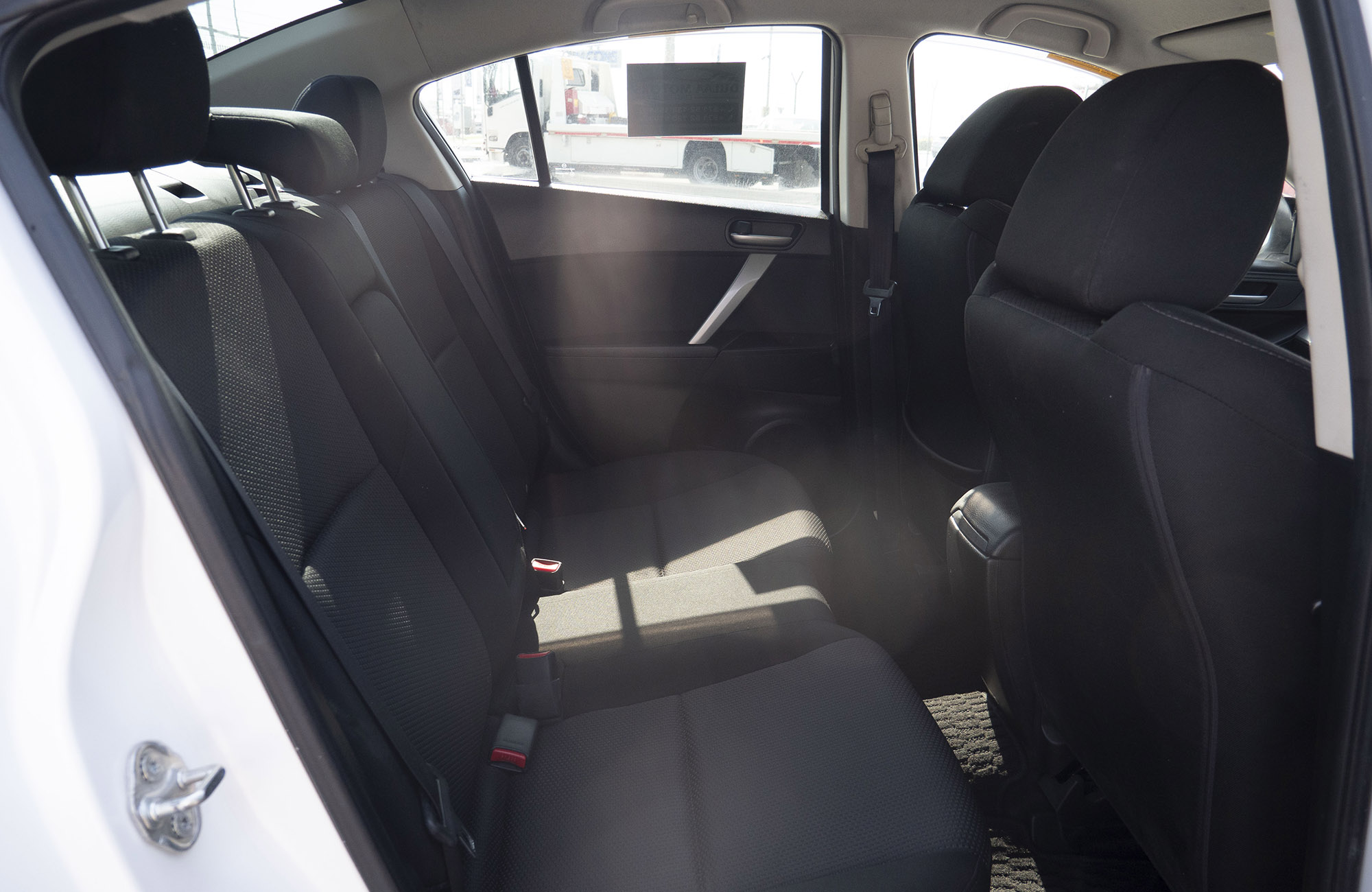 
								Mazda Axela 2WD Petrol Model 2014 full									