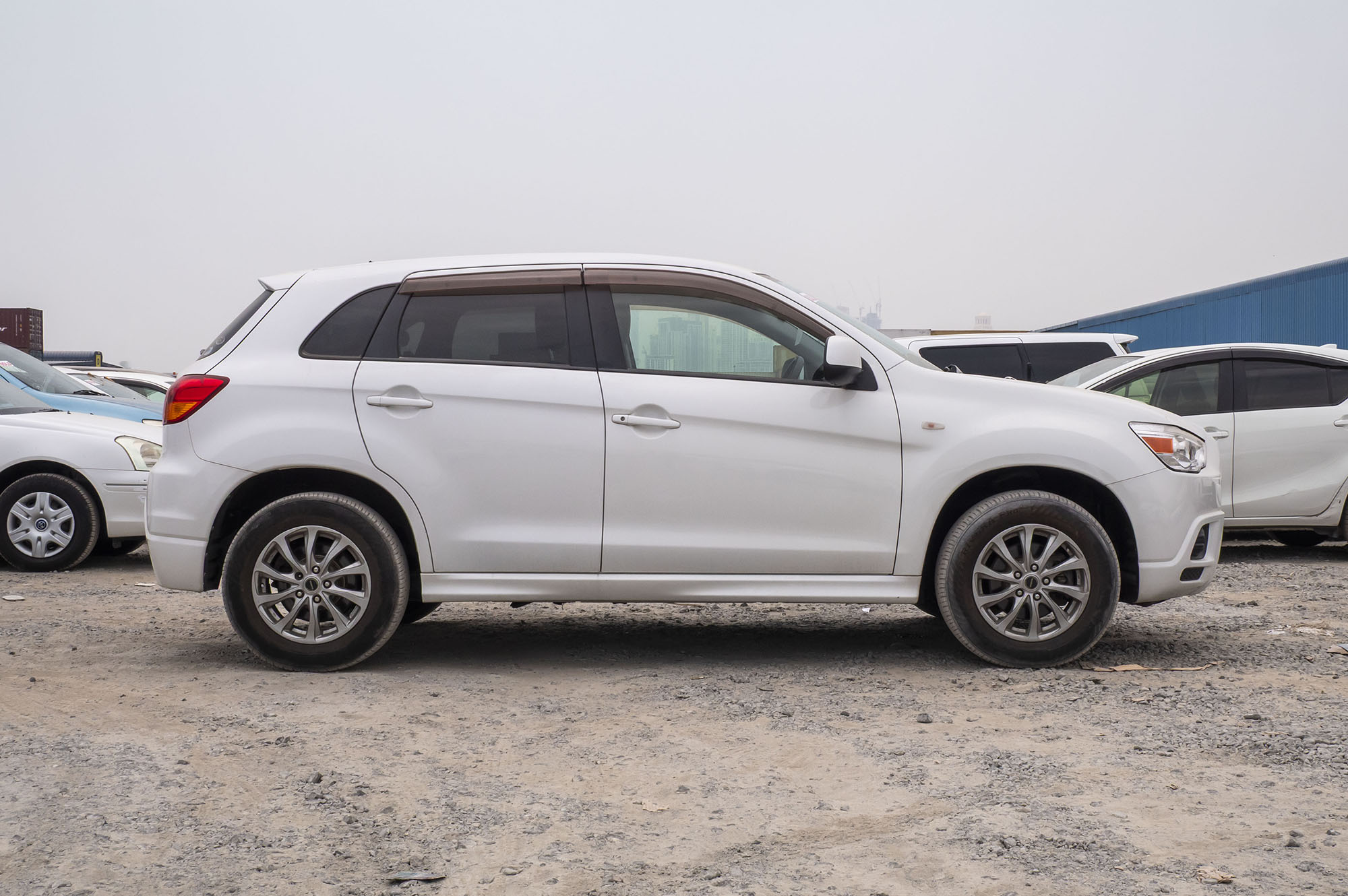 
								MITSHUBISHI RVR 2.0 MODEL 2011 full									