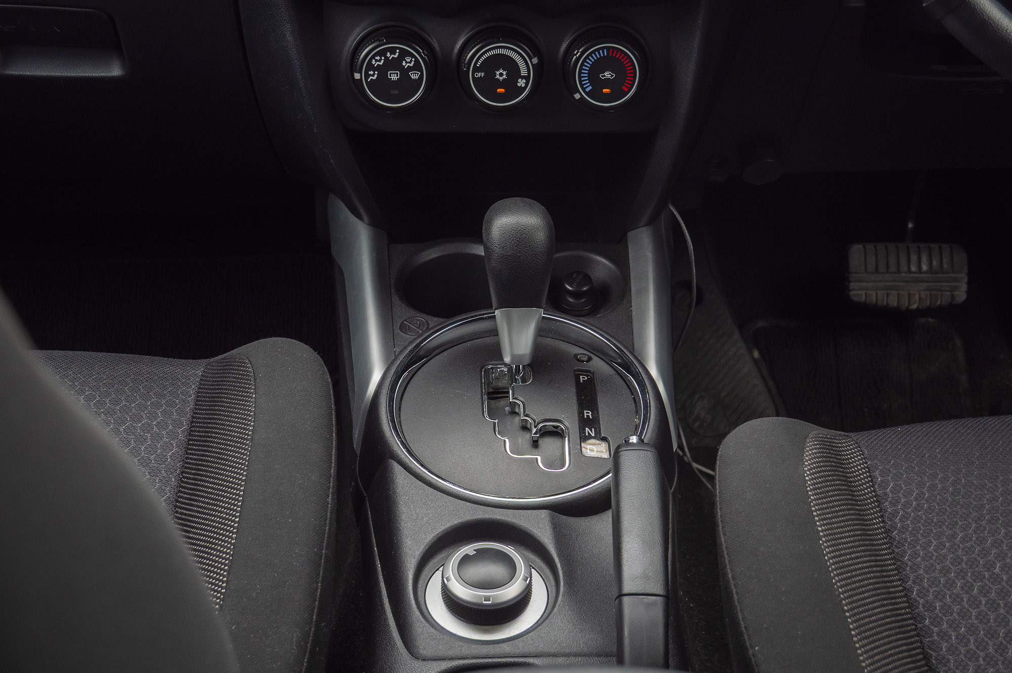 
								MITSHUBISHI RVR 2.0 MODEL 2011 full									