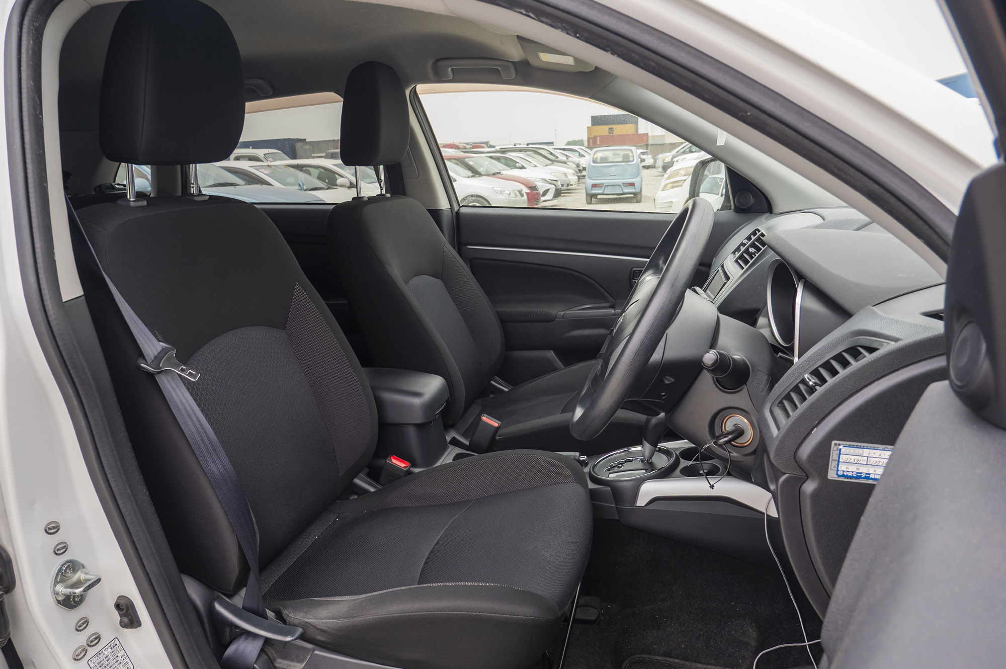 
								MITSHUBISHI RVR 2.0 MODEL 2011 full									