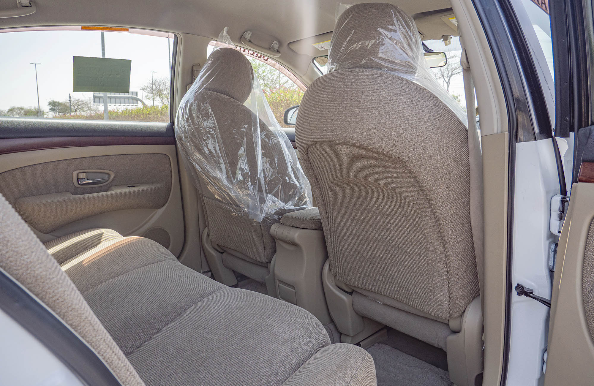 
								Nissan Bluebird 2WD Model 2011 full									