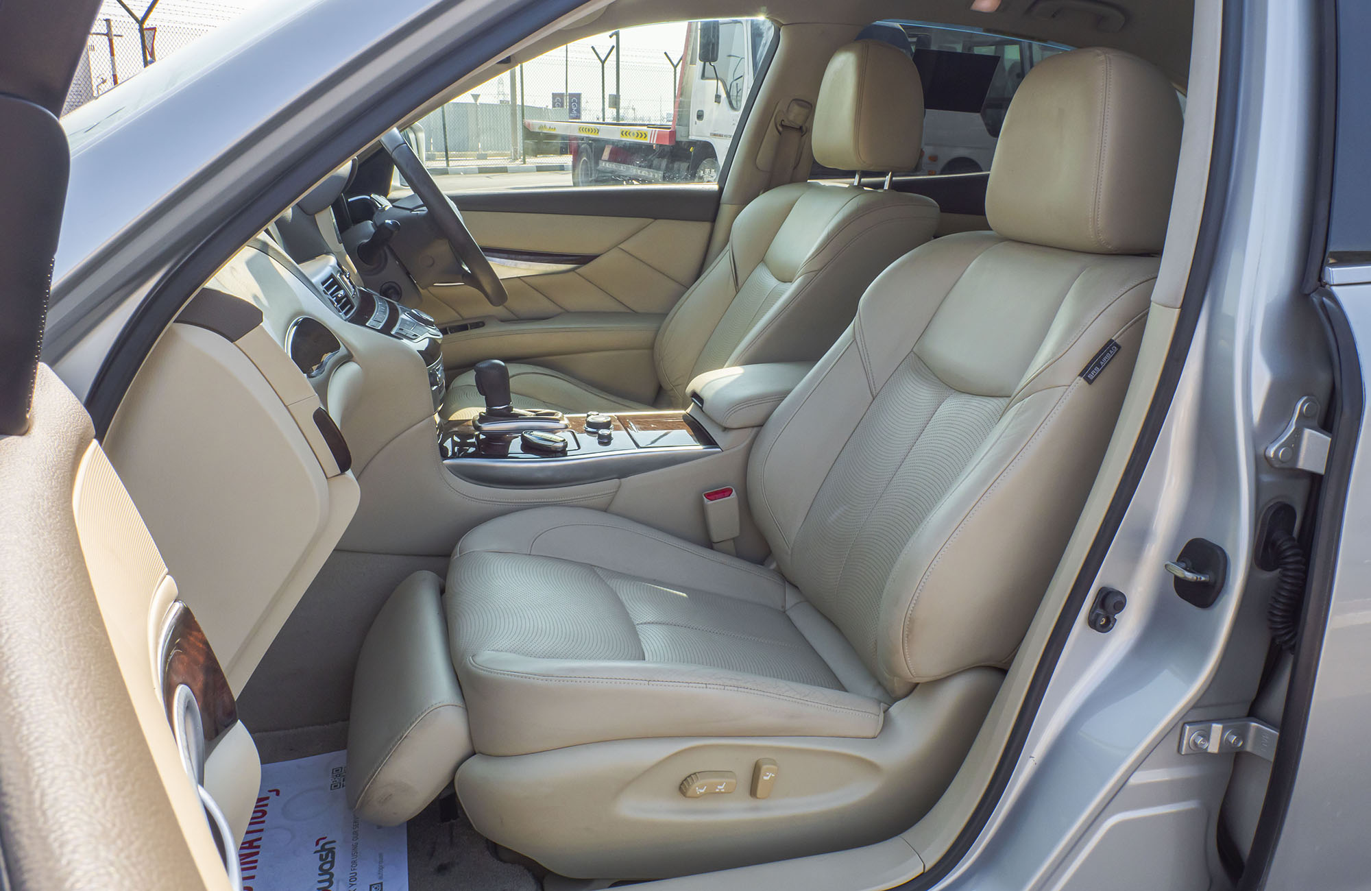 
								NISSAN FUGA MODEL 2010 2WD full									