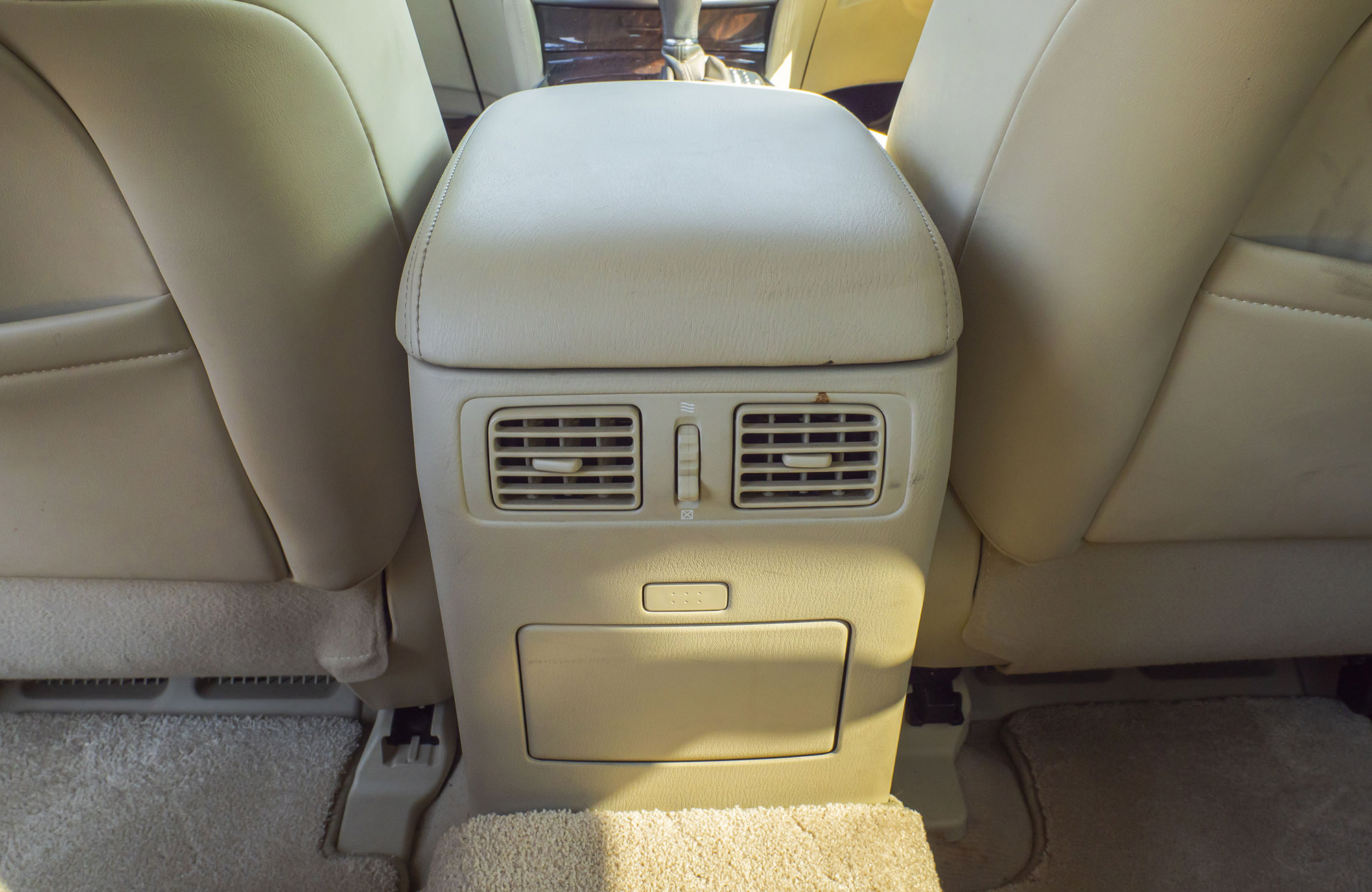 
								NISSAN FUGA MODEL 2010 2WD full									