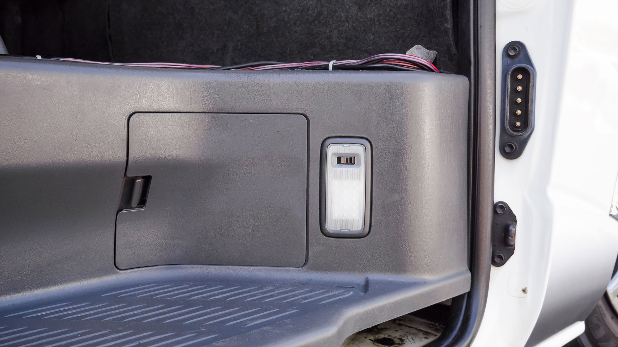 
								Toyota HiAce KDH200 2008 Model full									