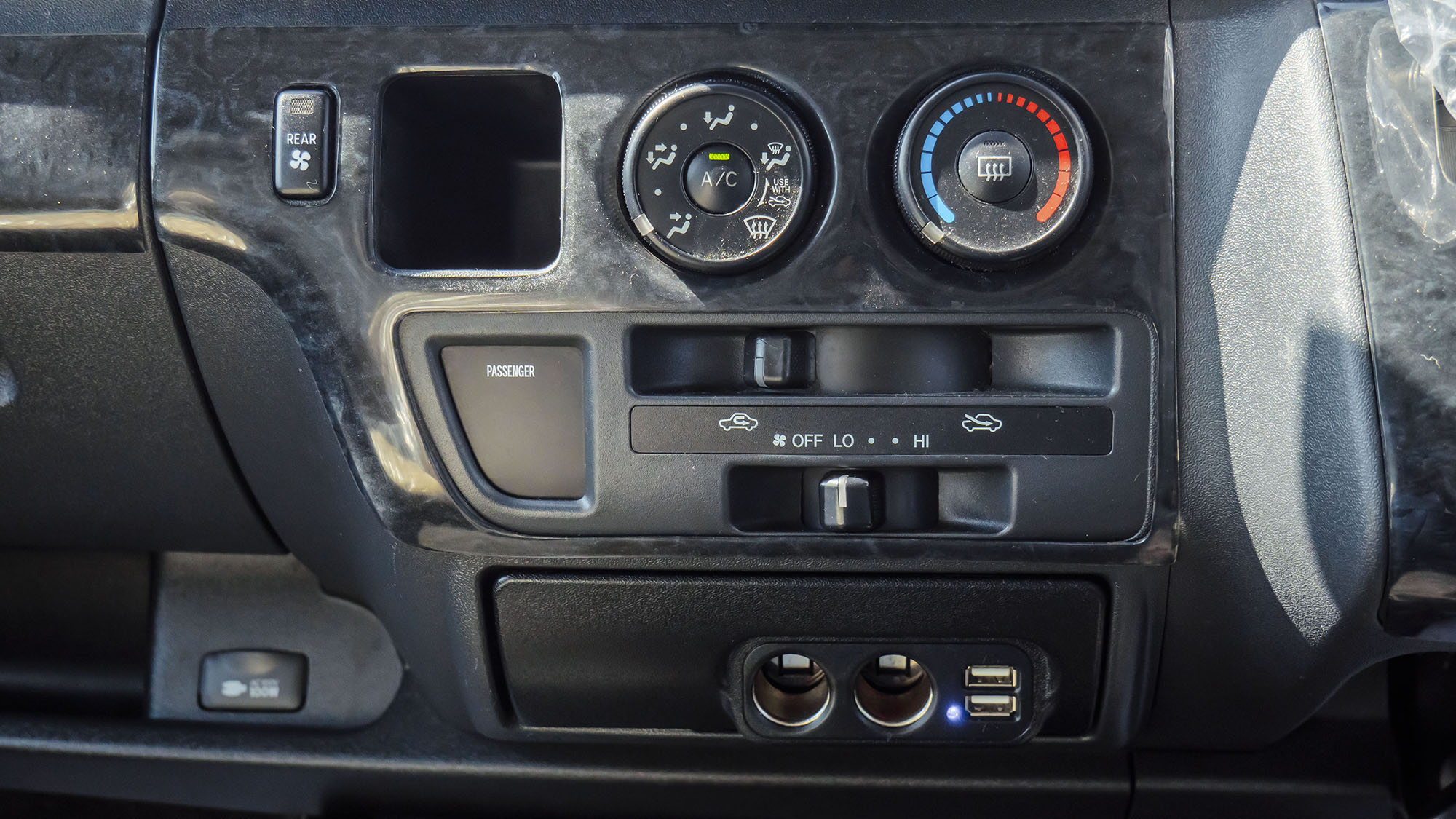 
								Toyota HiAce KDH200 2008 Model full									