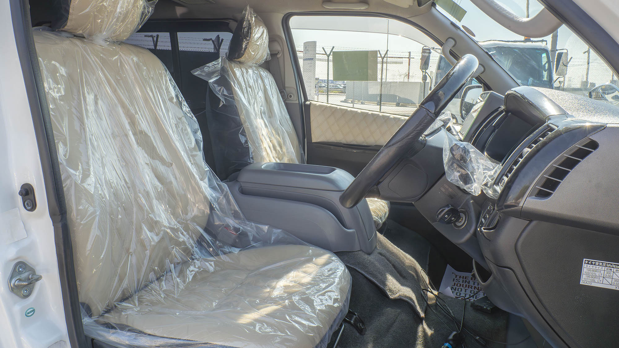 
								Toyota HiAce KDH200 2008 Model full									