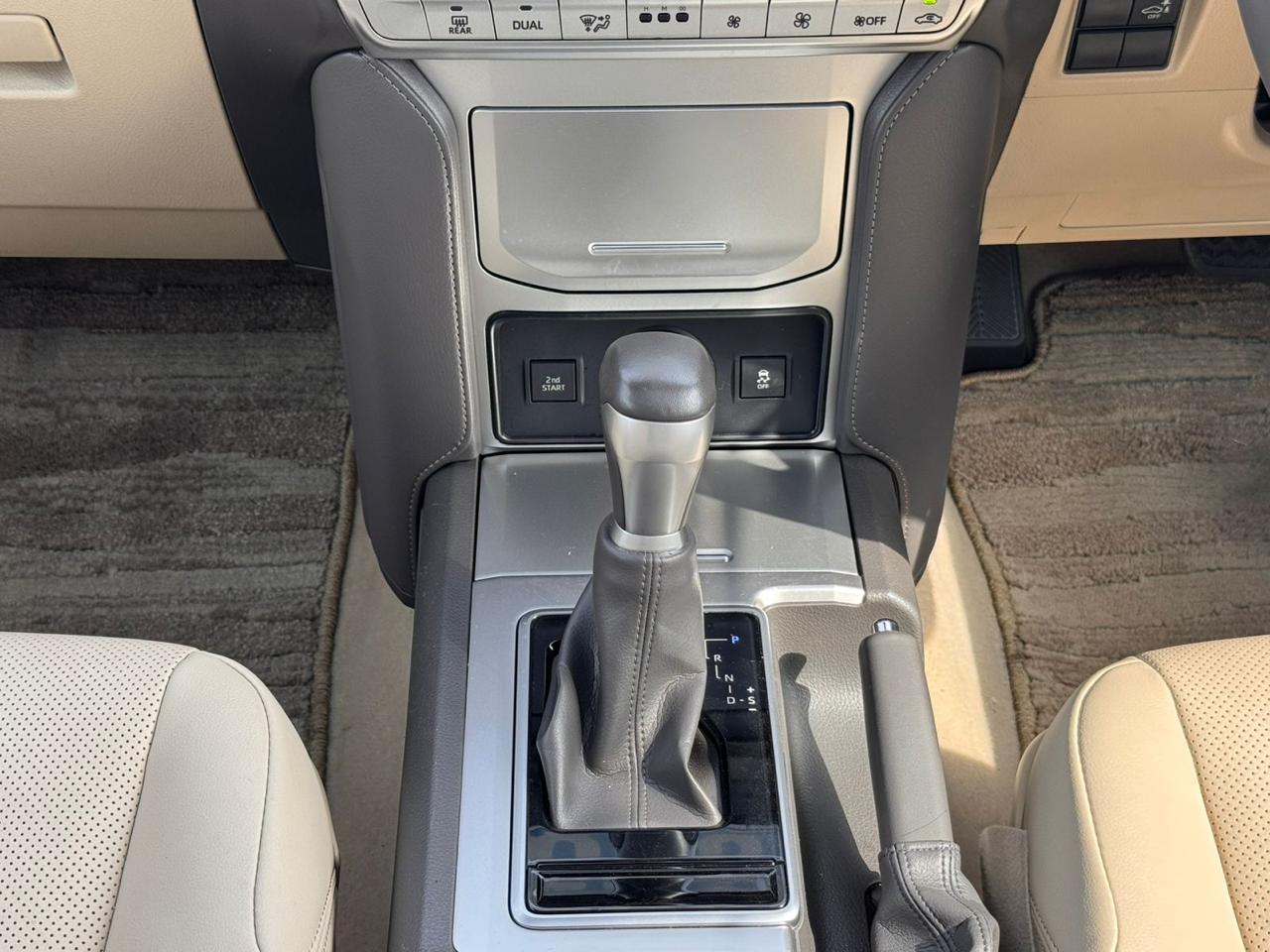 
								𝐓𝐨𝐲𝐨𝐭𝐚 𝐋𝐚𝐧𝐝 𝐂𝐫𝐮𝐢𝐬𝐞𝐫 𝐏𝐫𝐚𝐝𝐨 𝐌𝐨𝐝𝐞𝐥 𝟐𝟎𝟐𝟑 𝟐.𝟕 𝐂𝐂 𝐏𝐞𝐭𝐫𝐨𝐥 full									