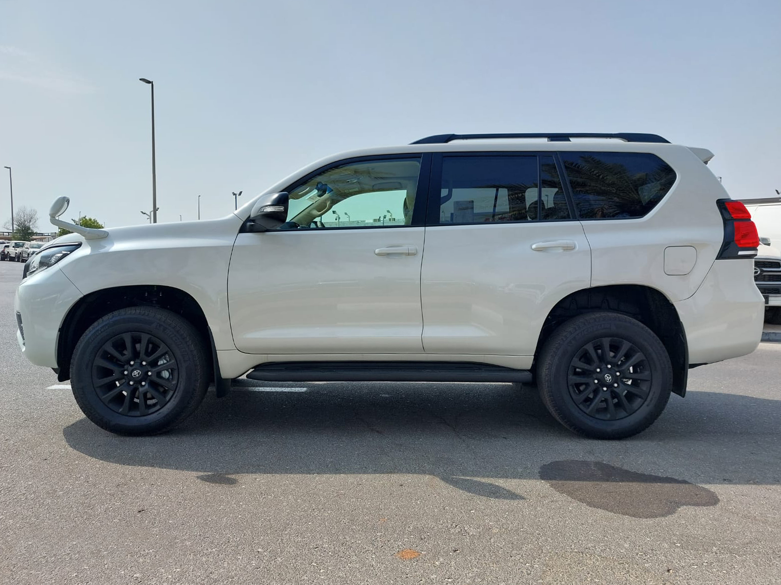 
								Toyota Land Cruiser Prado TXL Model 2023 2.7 CC Petrol full									