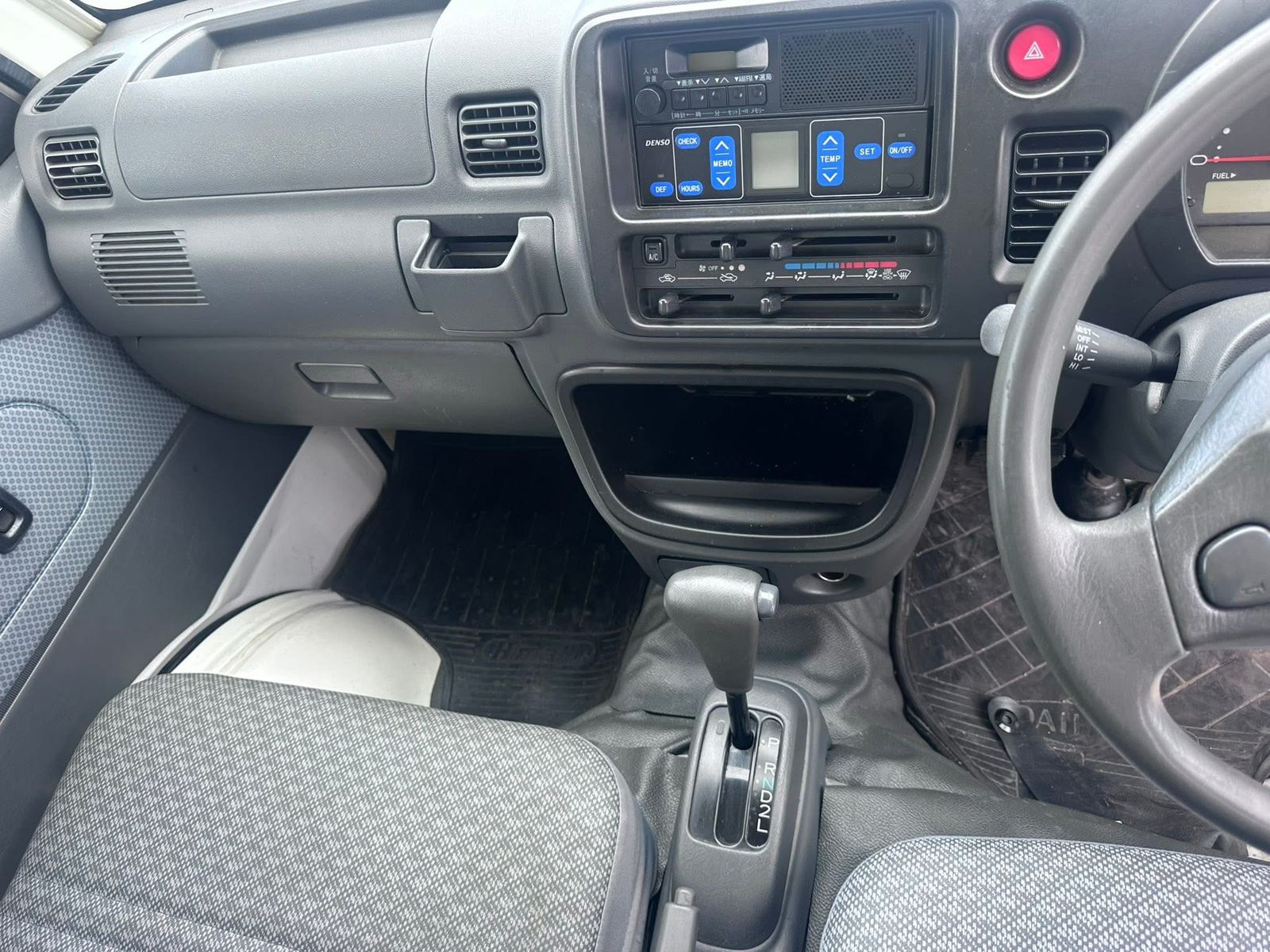 
								Daihatsu Hijat 4WD Model 2013 full									