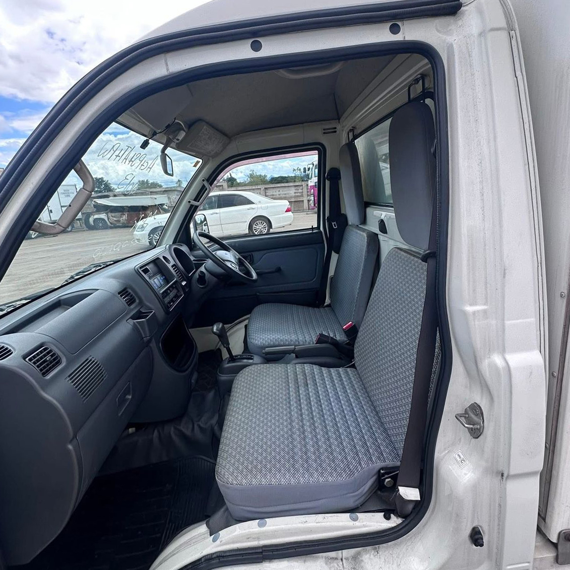 
								Daihatsu Hijat 4WD Model 2013 full									