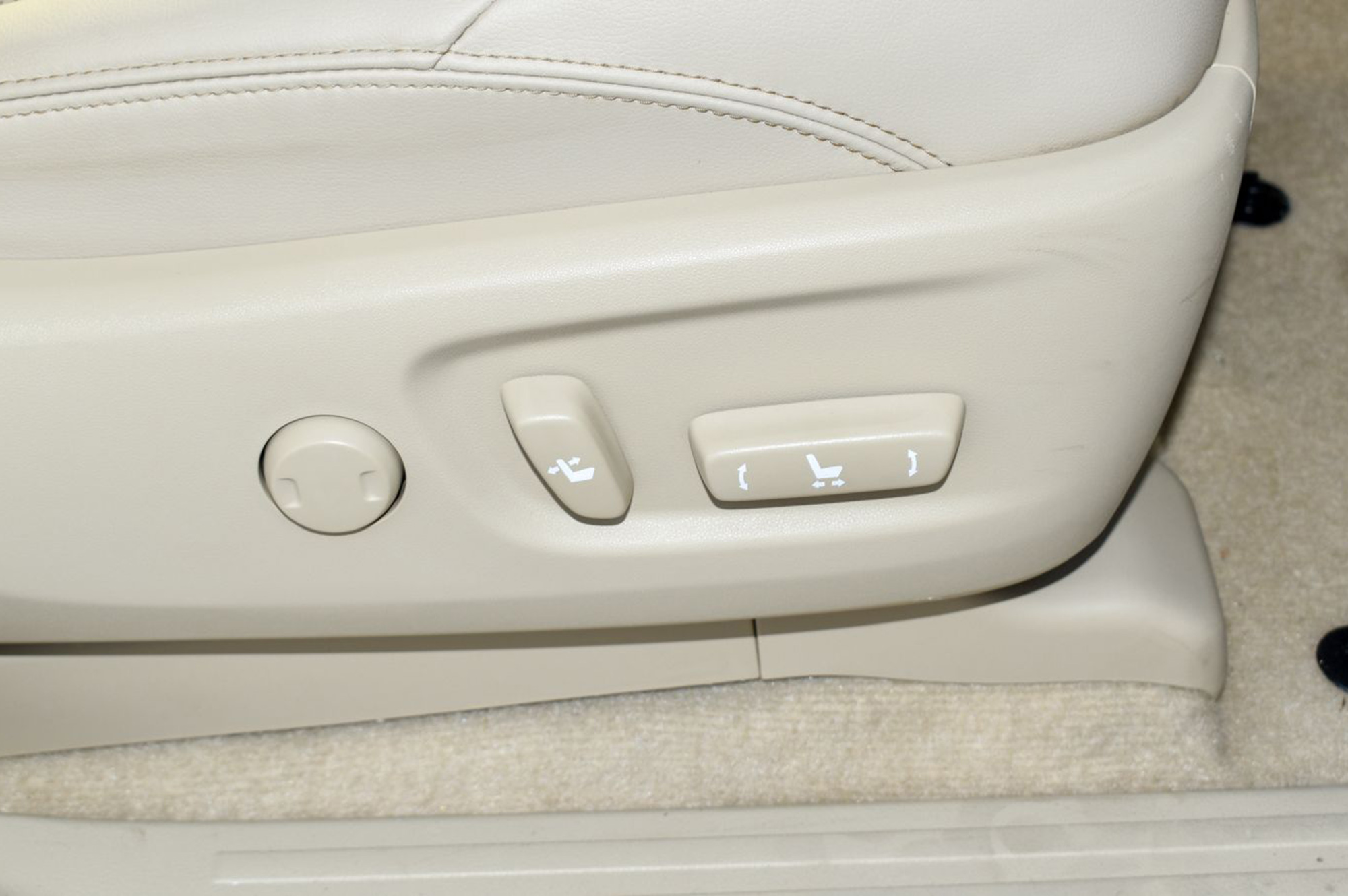 
								Toyota Prado TXL 2.7L Petrol Full loaded 2023 full									