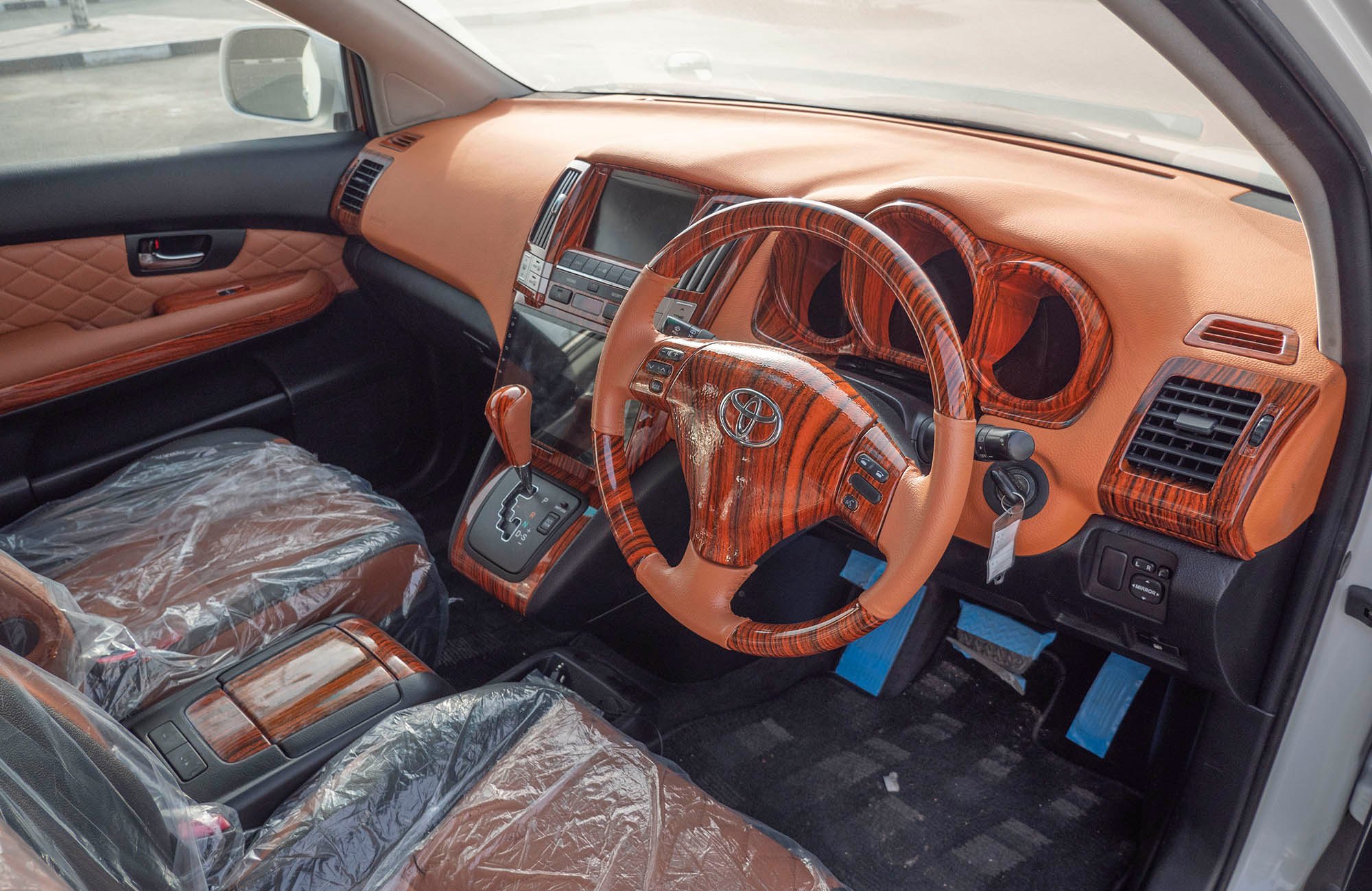 
								Toyota Harrier 2009 AT full									