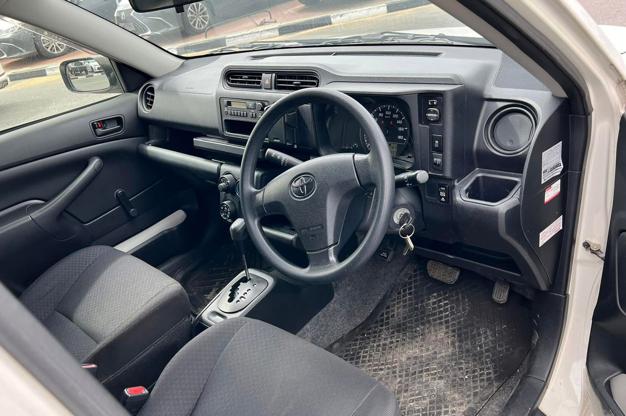 
								Toyota Probox DX Model 2016 full									