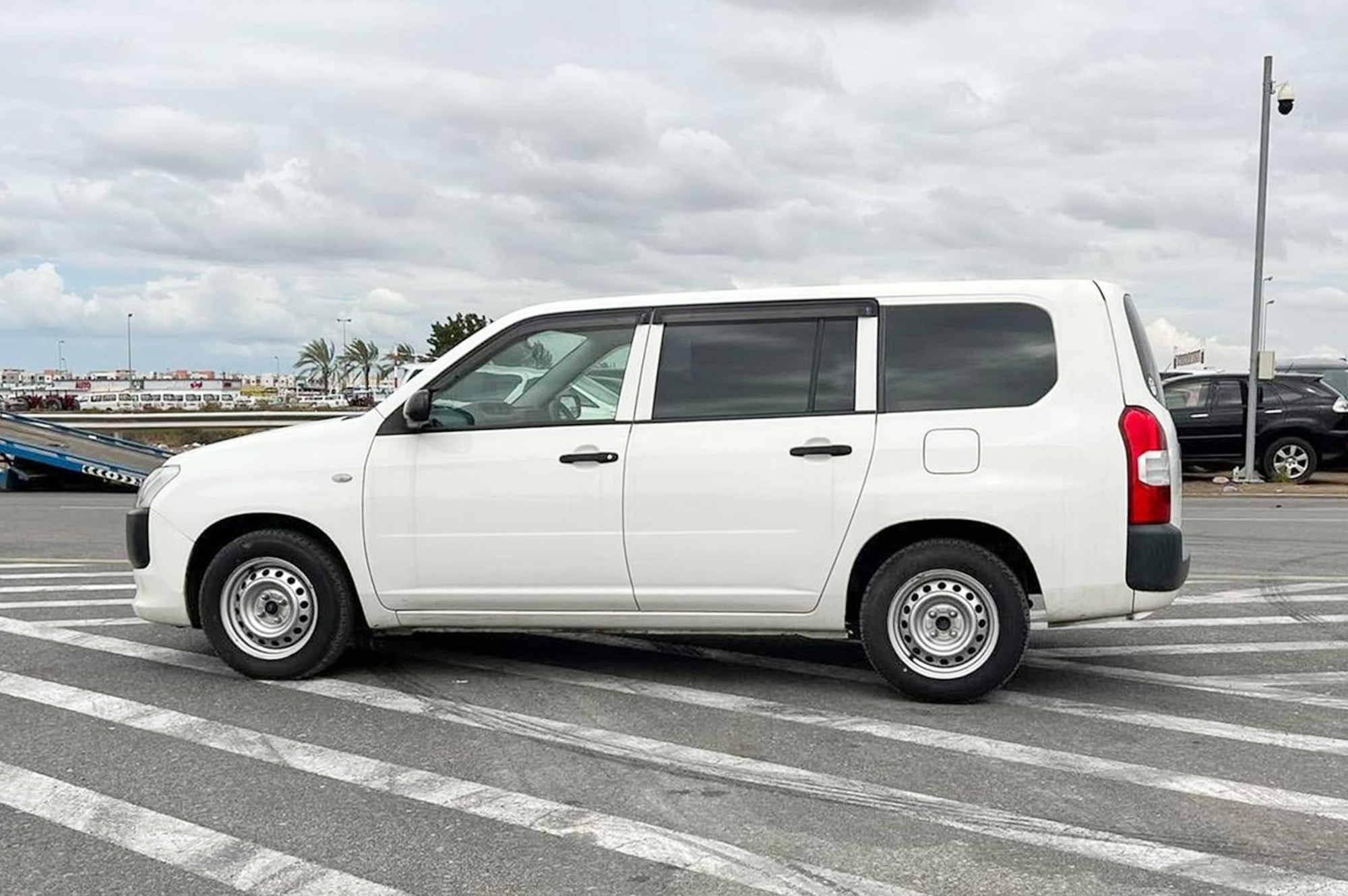 
								Toyota Probox DX Model 2016 full									