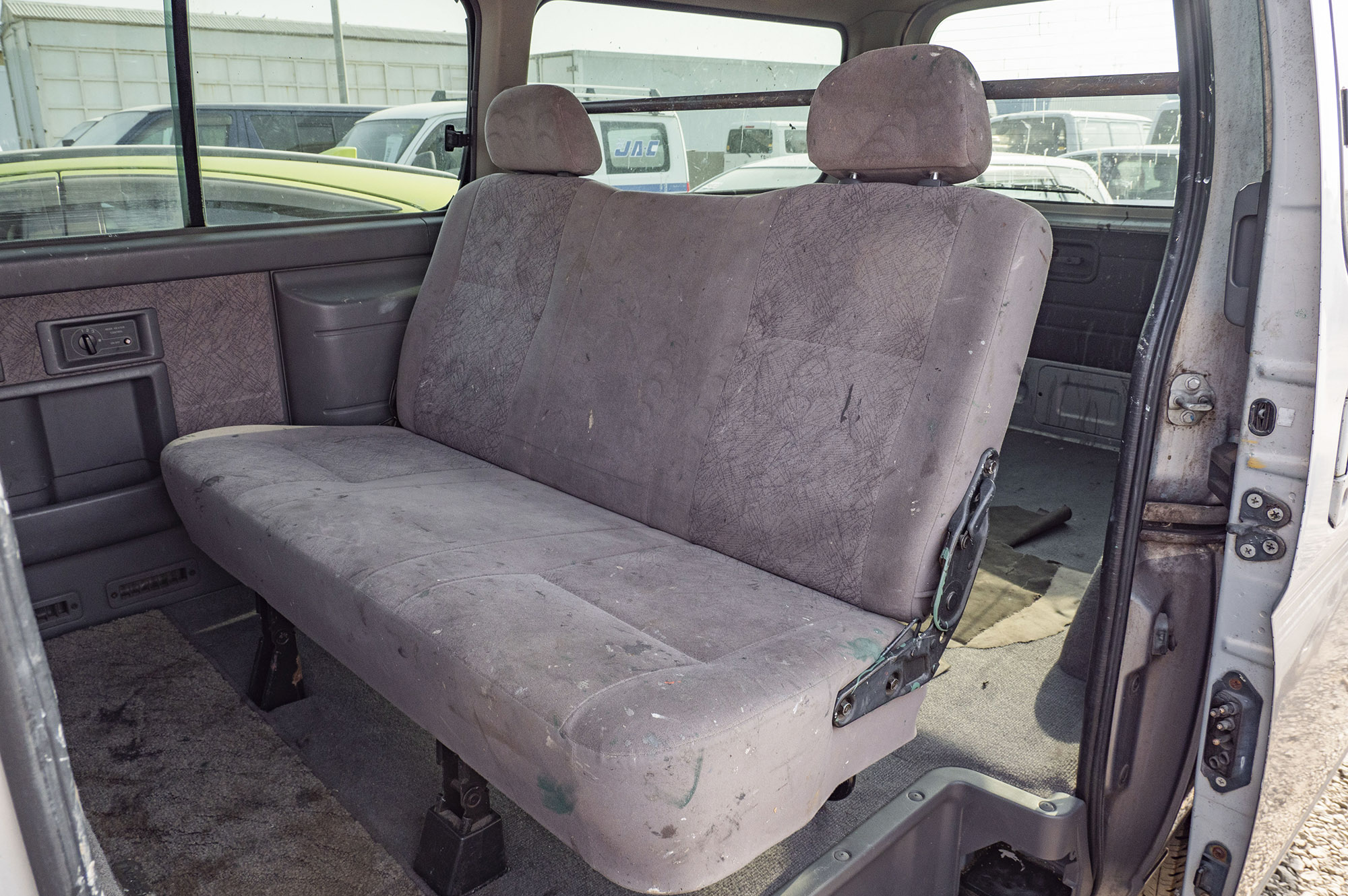 
								Nissan Caravan  Model 2002 full									