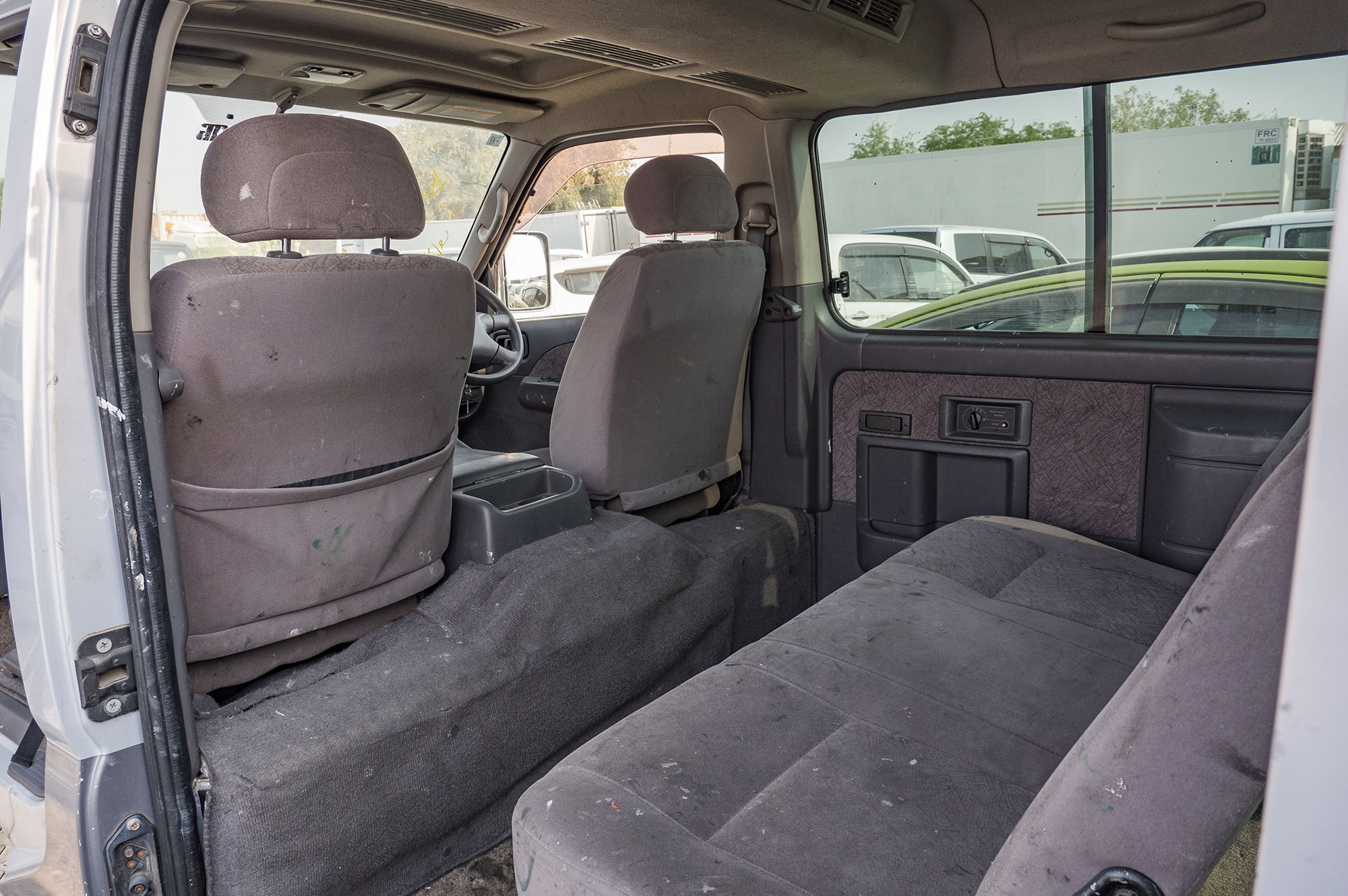 
								Nissan Caravan  Model 2002 full									
