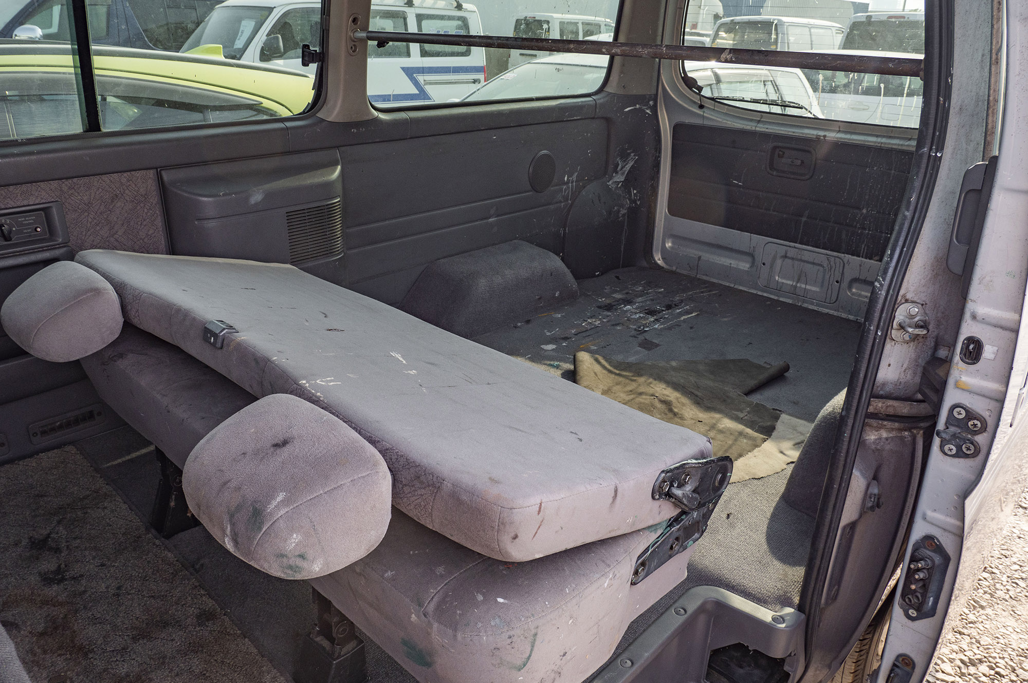 
								Nissan Caravan  Model 2002 full									