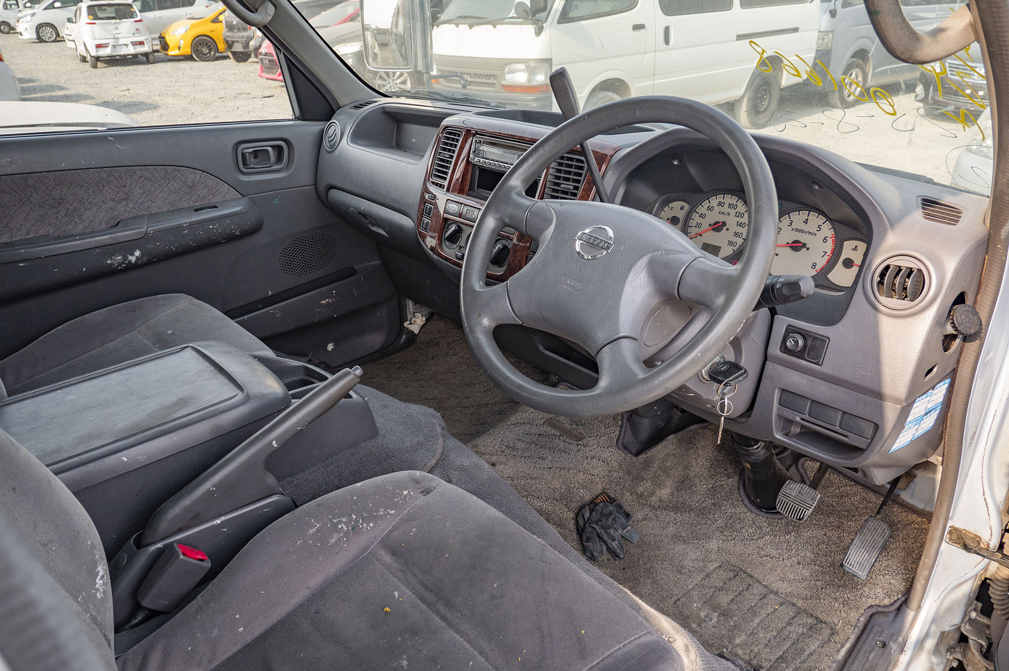 
								Nissan Caravan  Model 2002 full									
