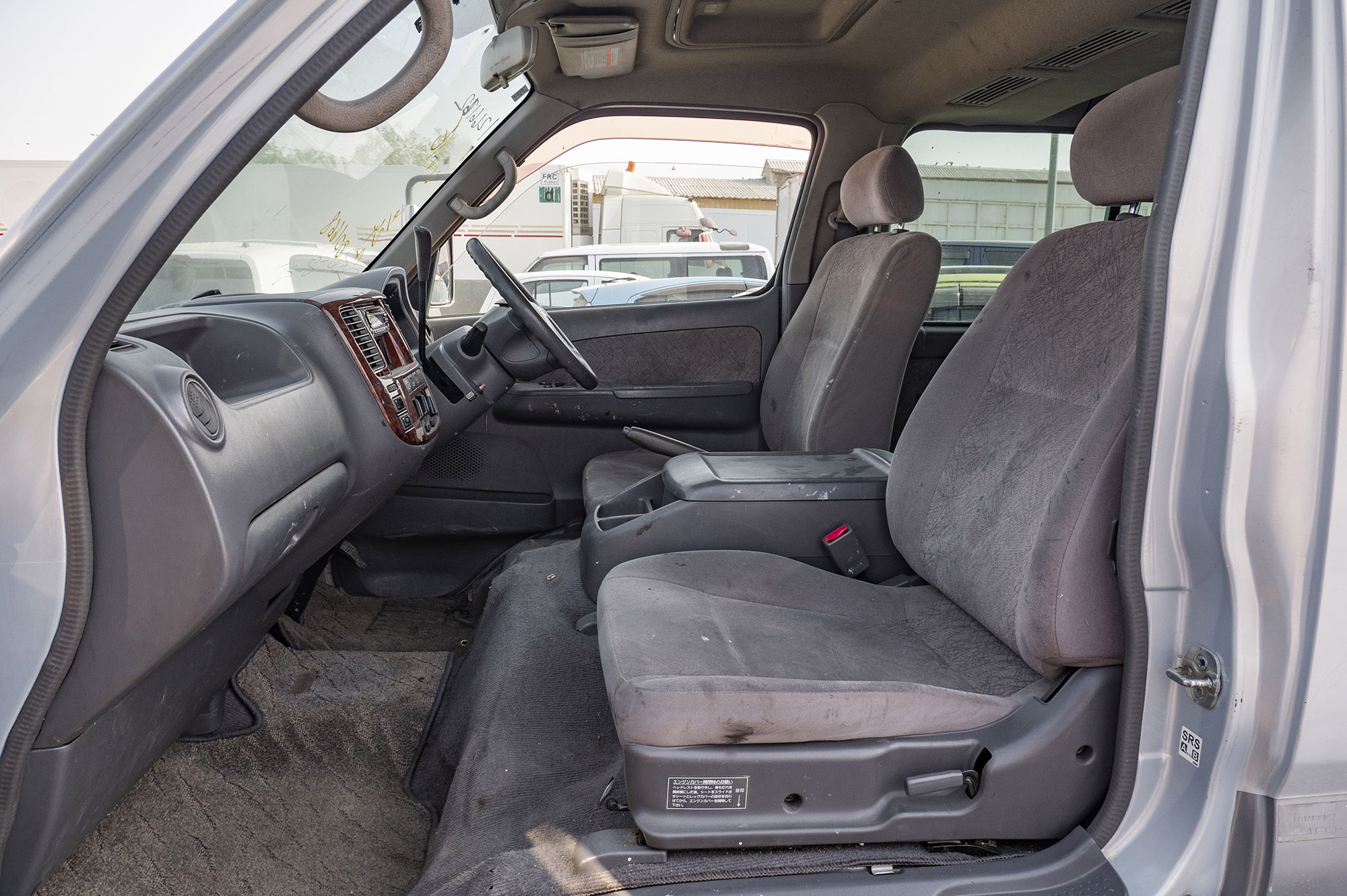
								Nissan Caravan  Model 2002 full									