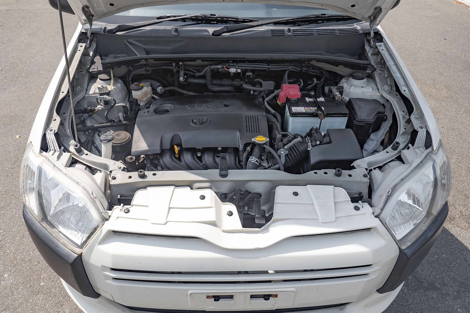 
								Toyota Succeed Refrigerated Van Model 2015 full									