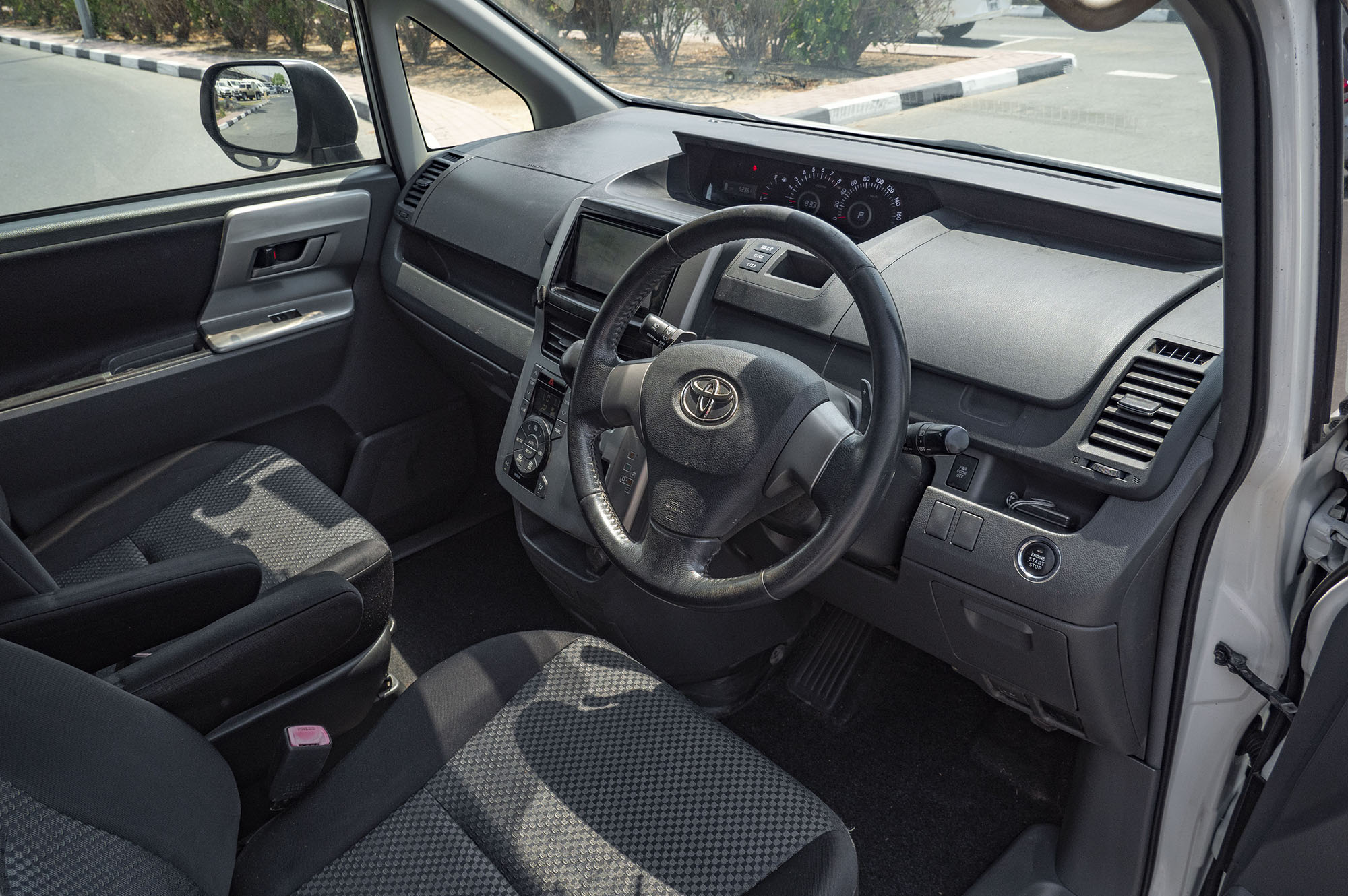 
								Toyota Noah Model 2010 full									