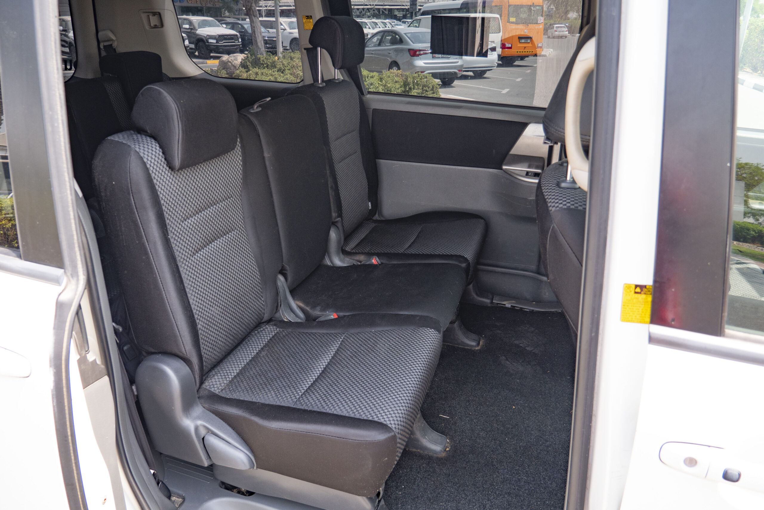 
								Toyota Noah Model 2010 full									