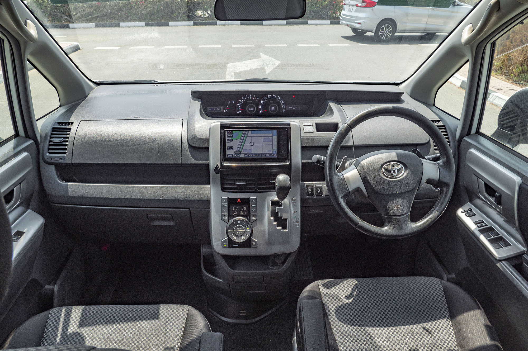 
								Toyota Noah Model 2010 full									