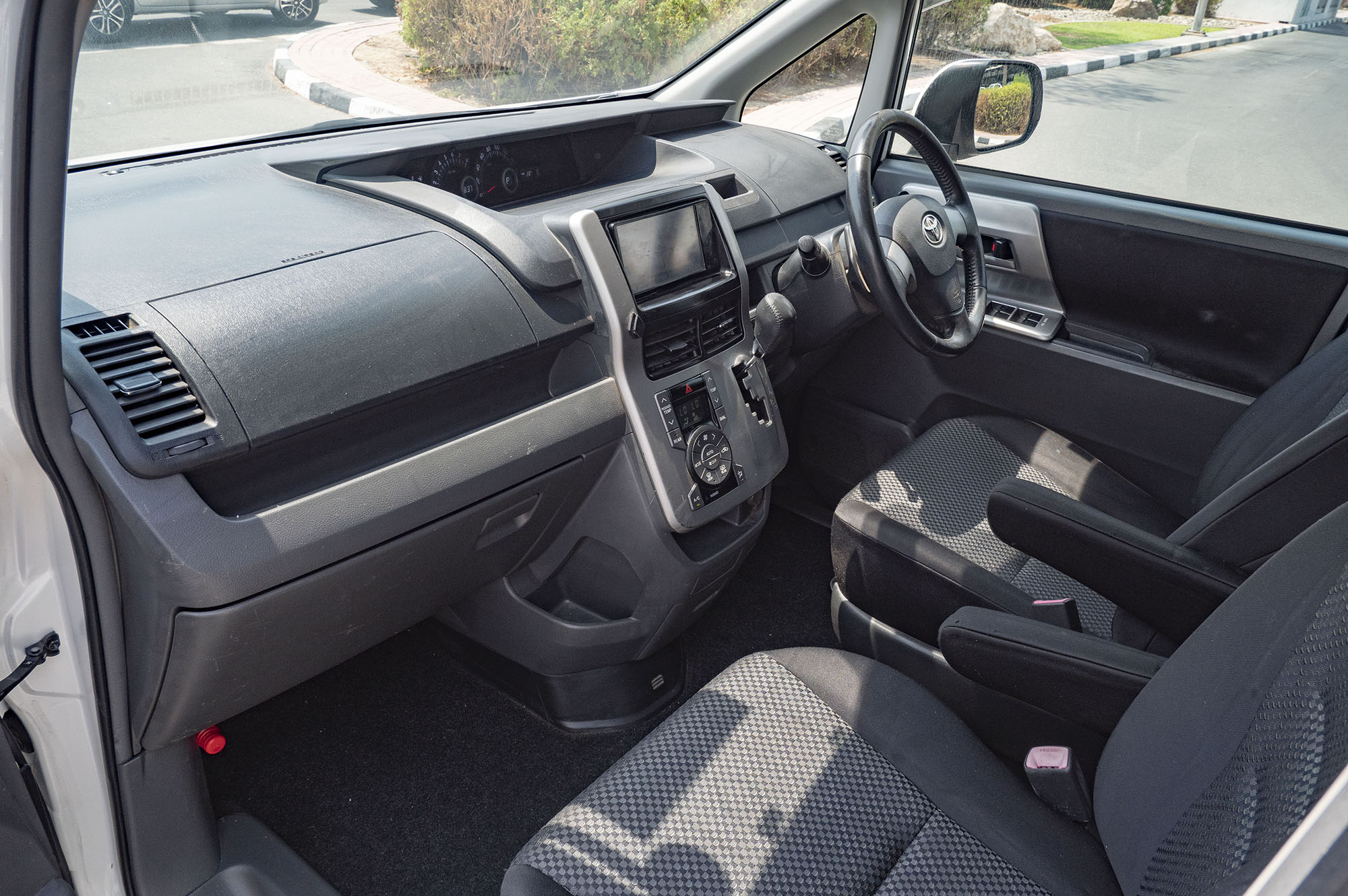 
								Toyota Noah Model 2010 full									