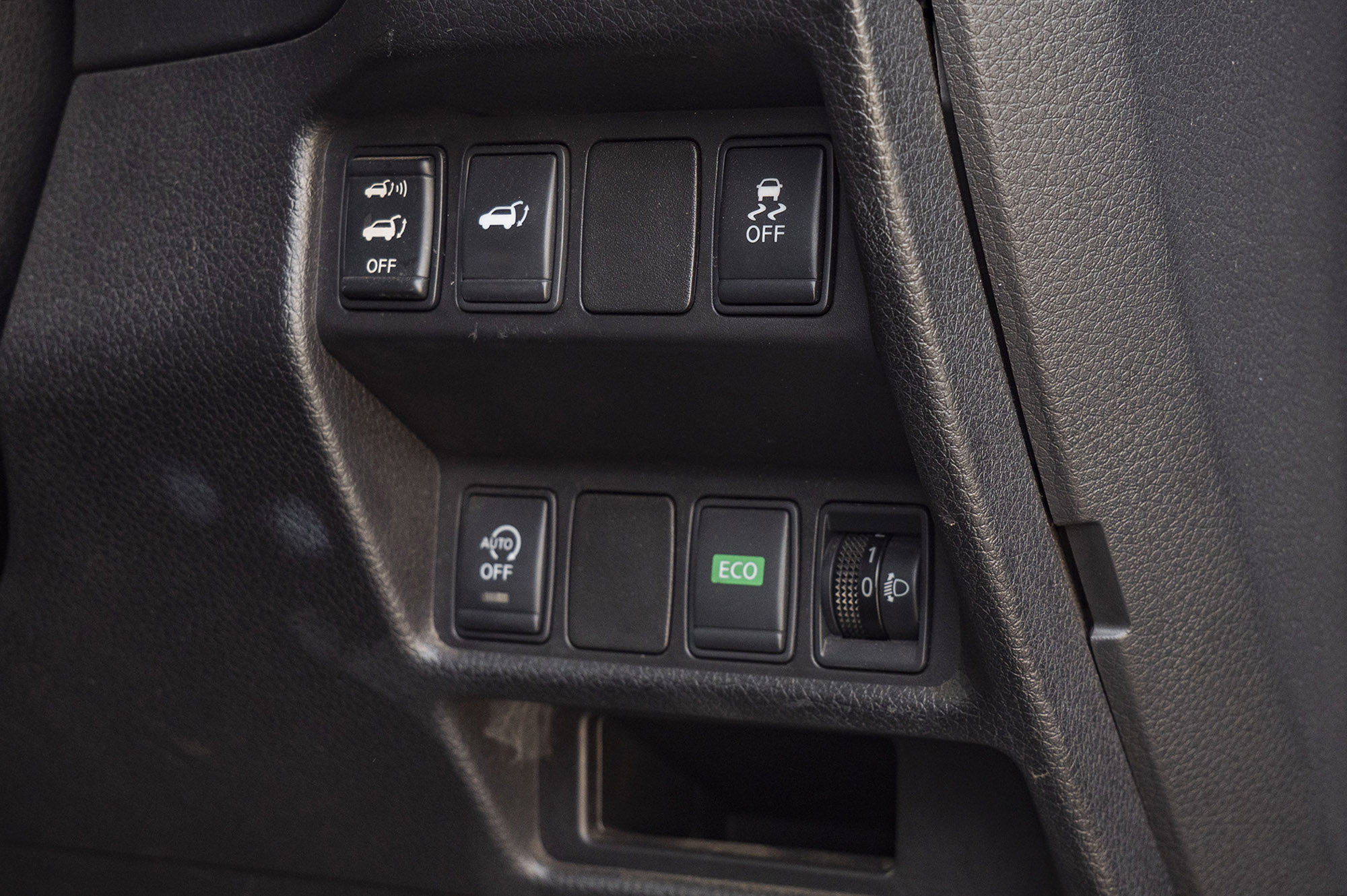
								Nissan X-trail Model 2015 full									