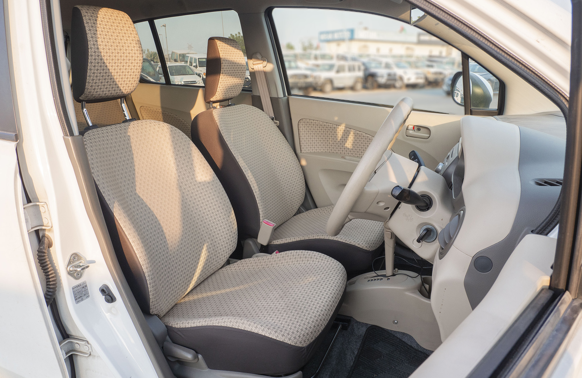 
								Mazda Carol 2wd Model 2013 full									
