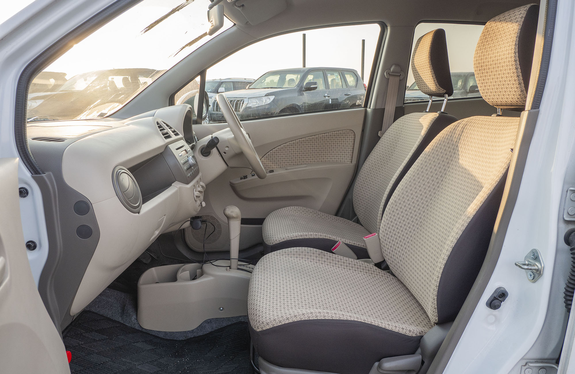 
								Mazda Carol 2wd Model 2013 full									