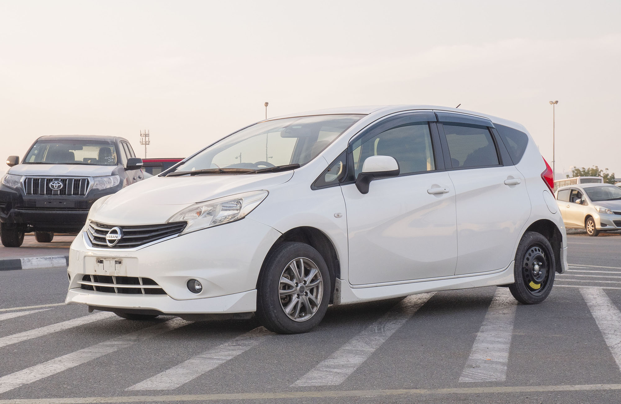 
								Nissan Note 1200CC  2WD 2010 Model full									