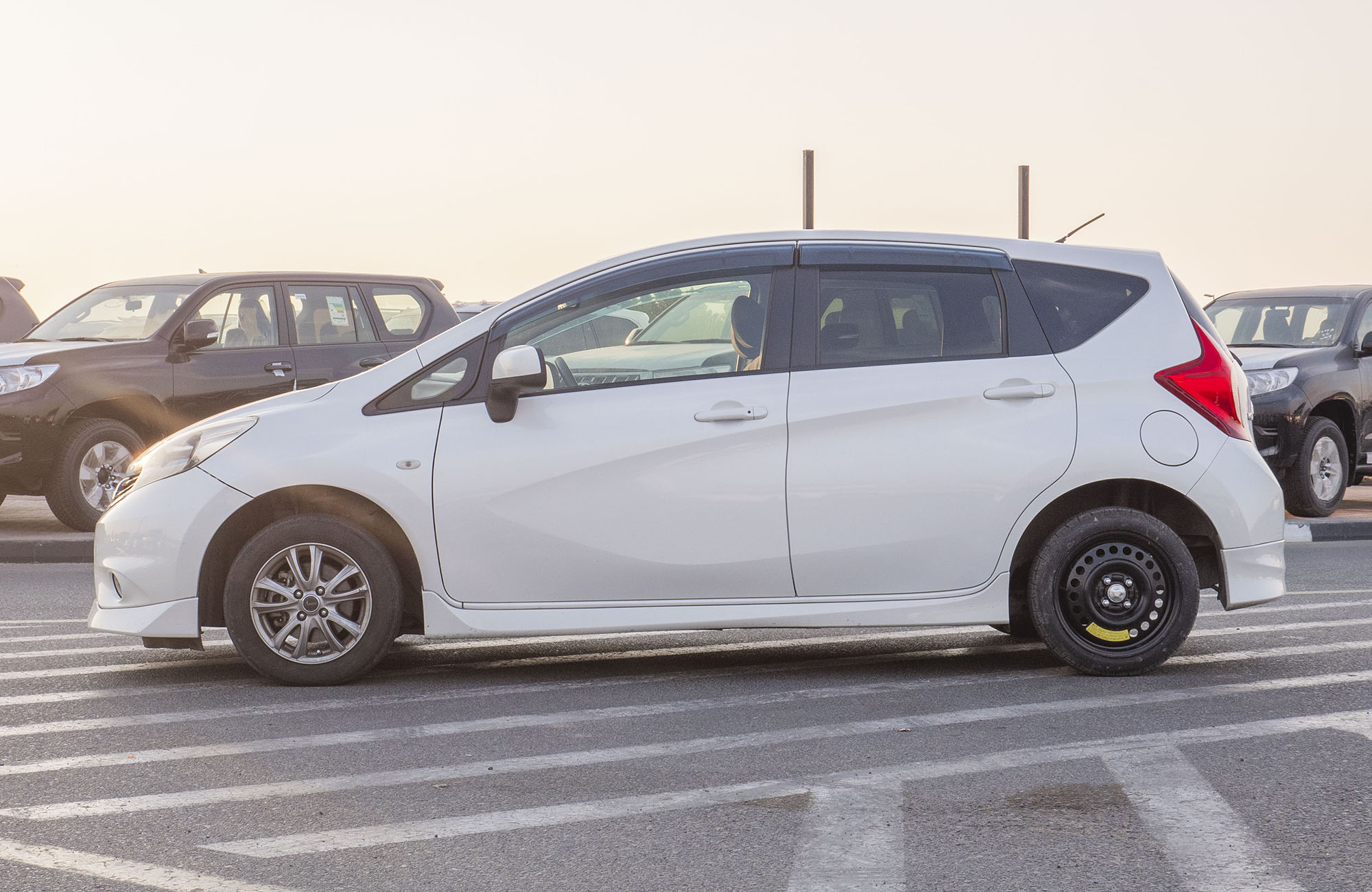 
								Nissan Note 1200CC  2WD 2010 Model full									