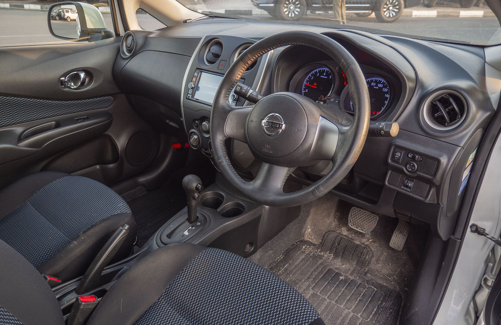 
								Nissan Note 1200CC  2WD 2010 Model full									