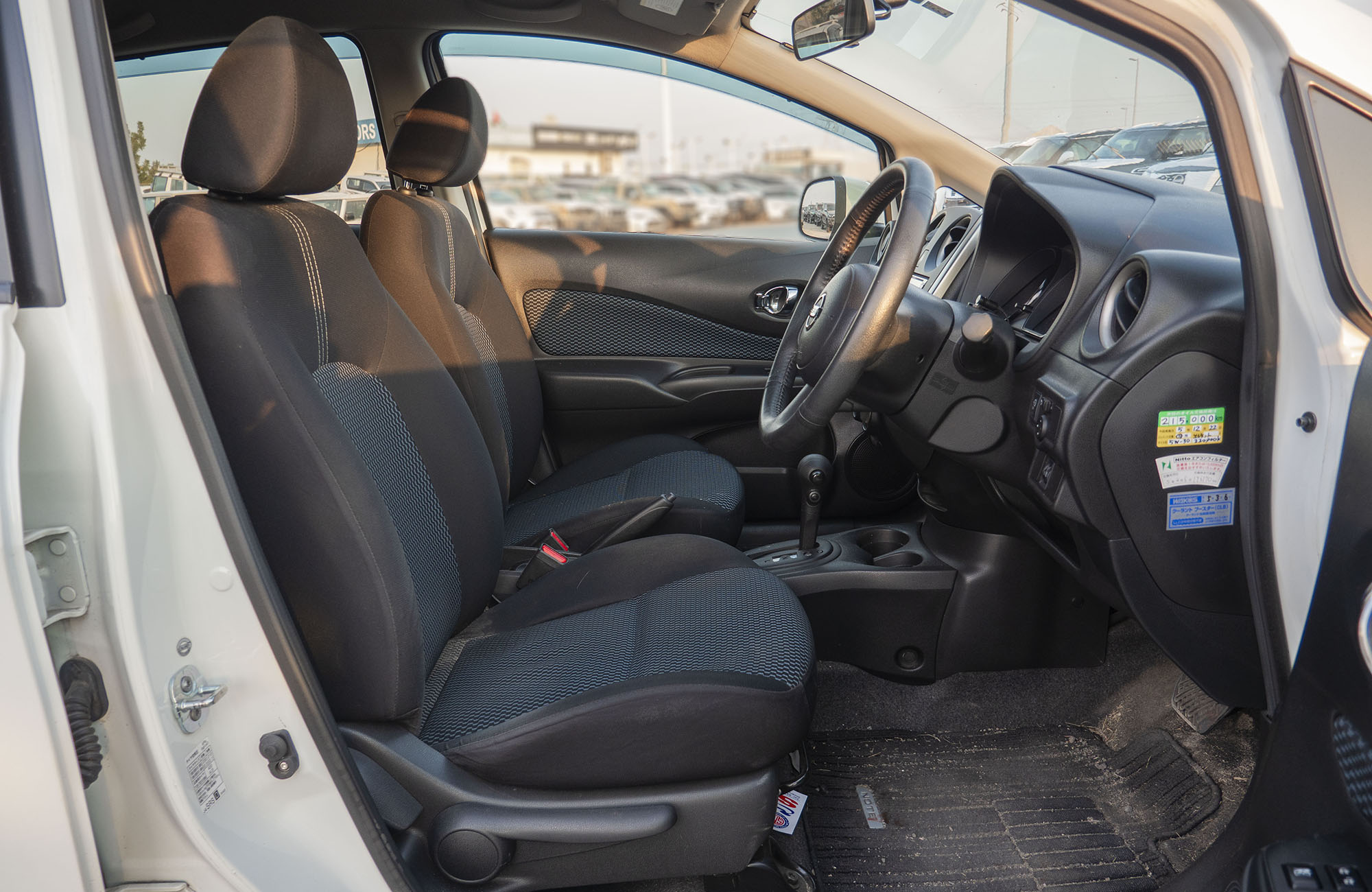 
								Nissan Note 1200CC  2WD 2010 Model full									