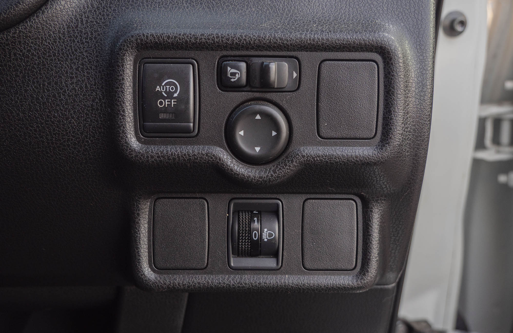 
								Nissan Note 1200CC  2WD 2010 Model full									