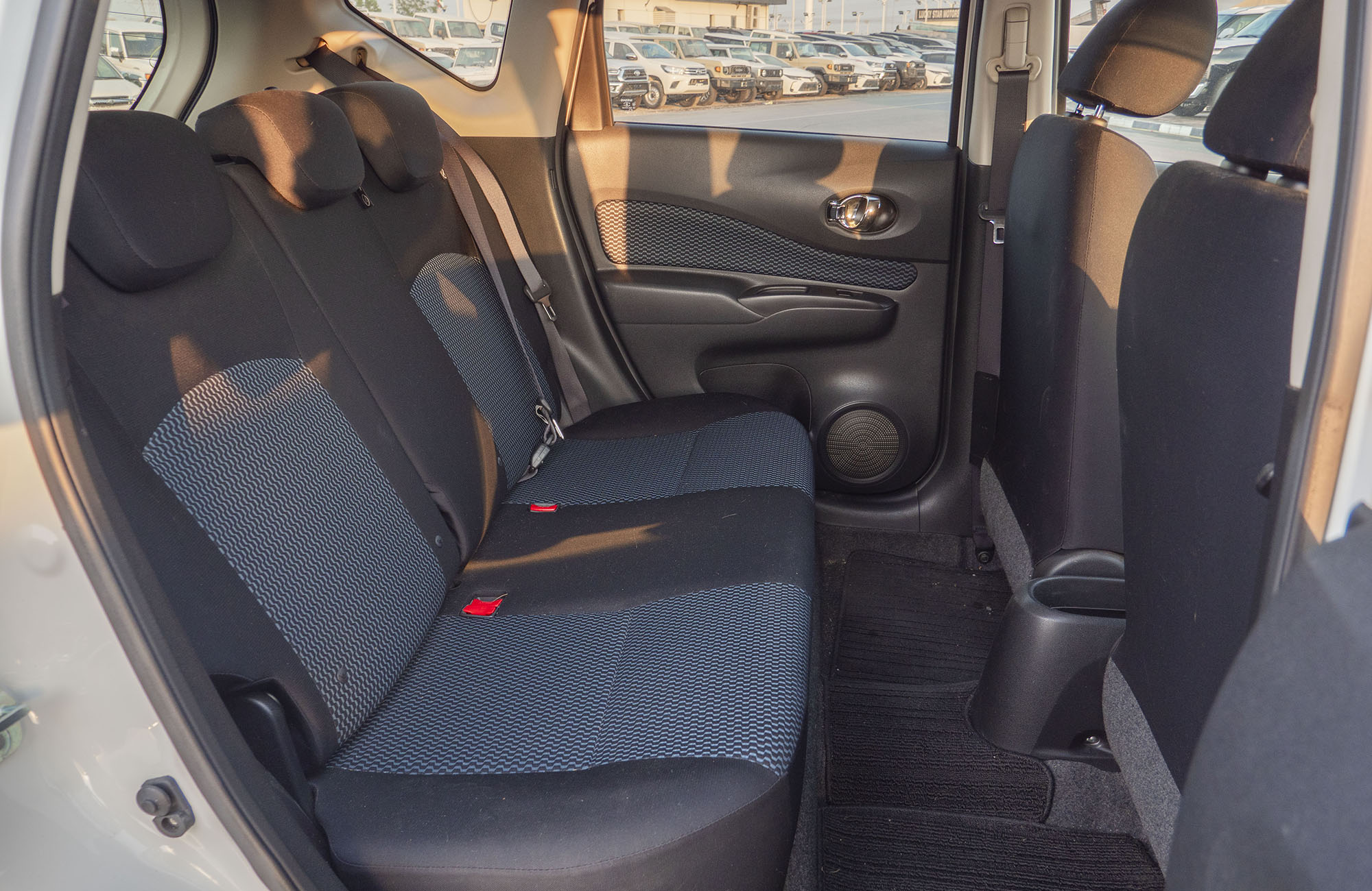 
								Nissan Note 1200CC  2WD 2010 Model full									