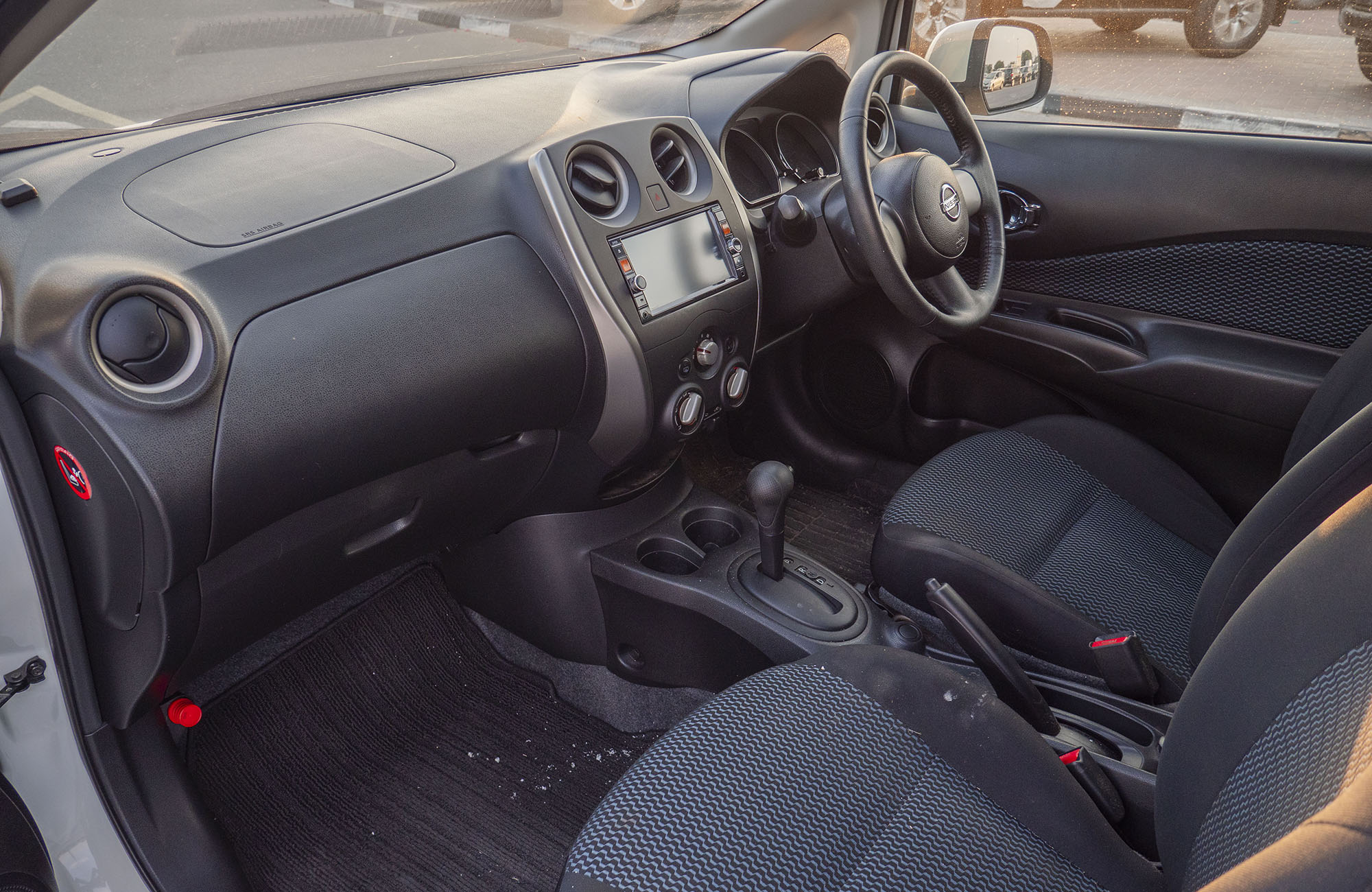 
								Nissan Note 1200CC  2WD 2010 Model full									