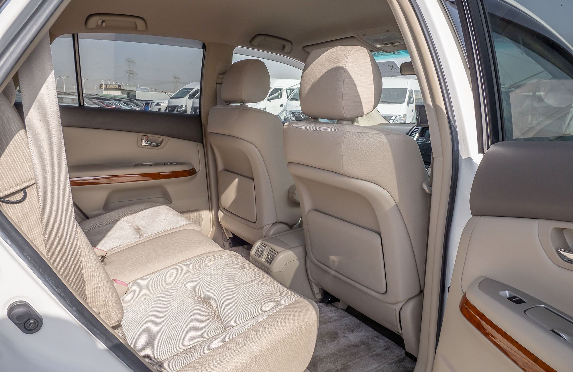 
								Toyota Harrier 2WD Model 2005 full									