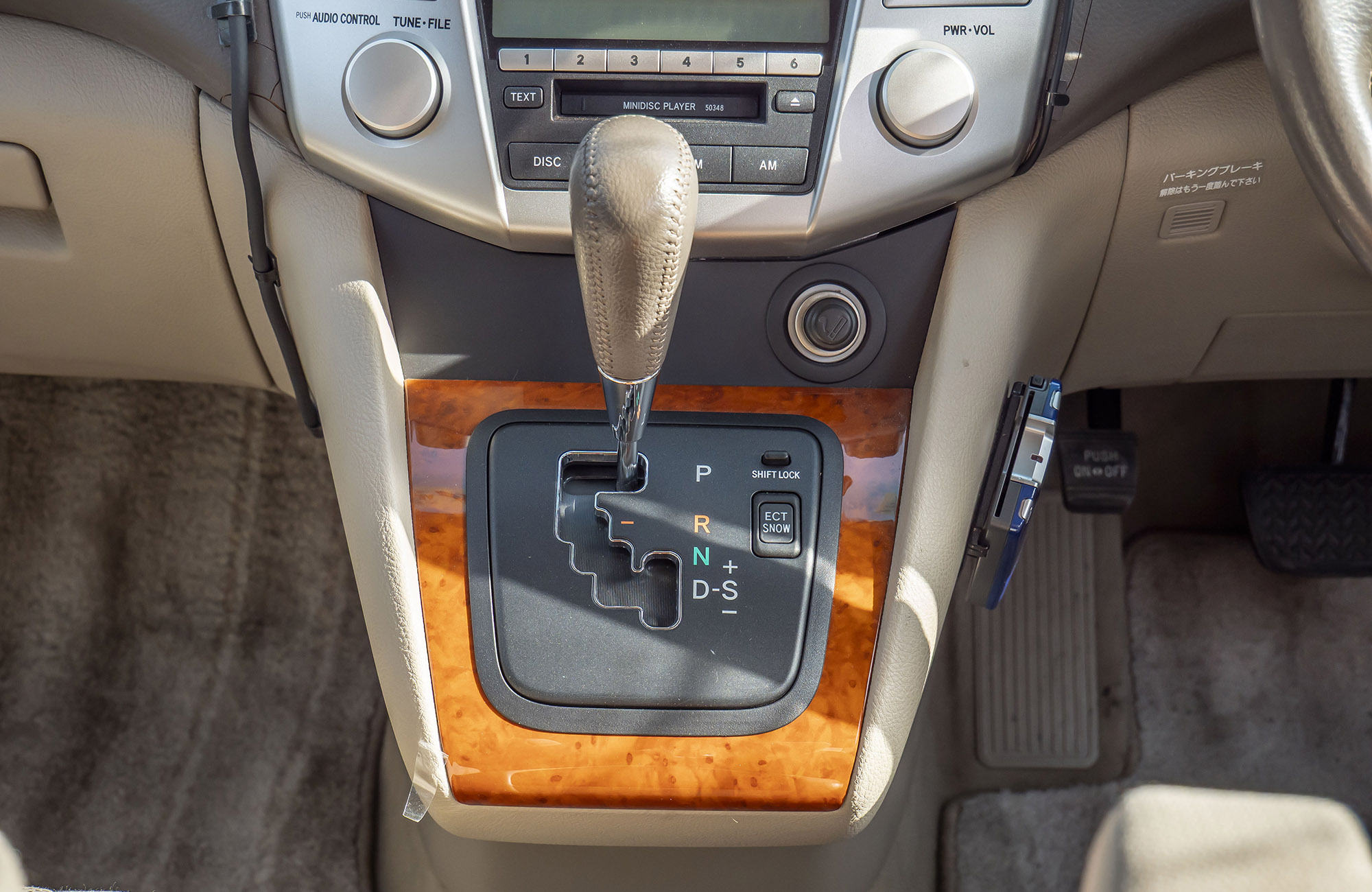 
								Toyota Harrier 2WD Model 2005 full									