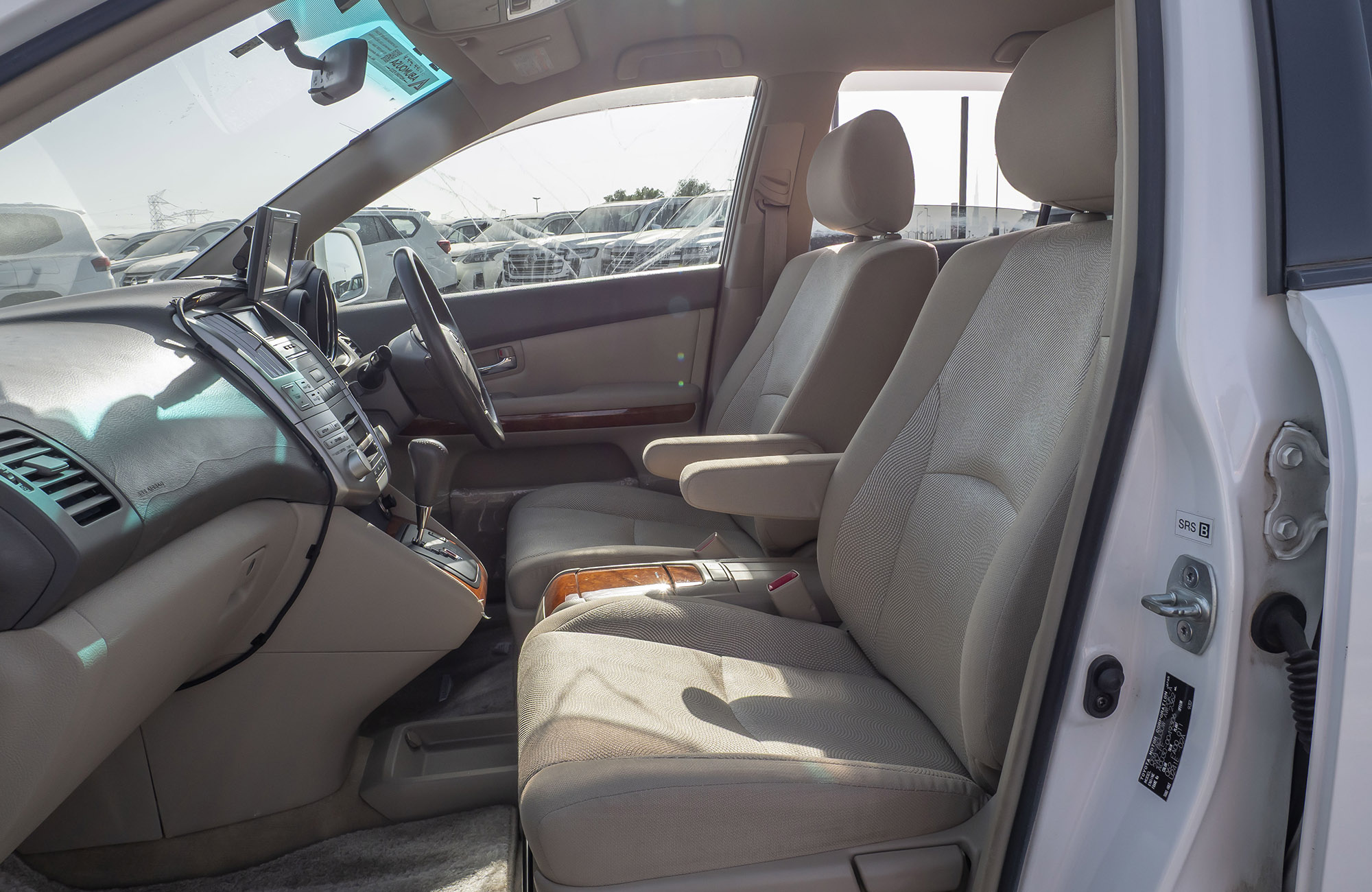 
								Toyota Harrier 2WD Model 2005 full									