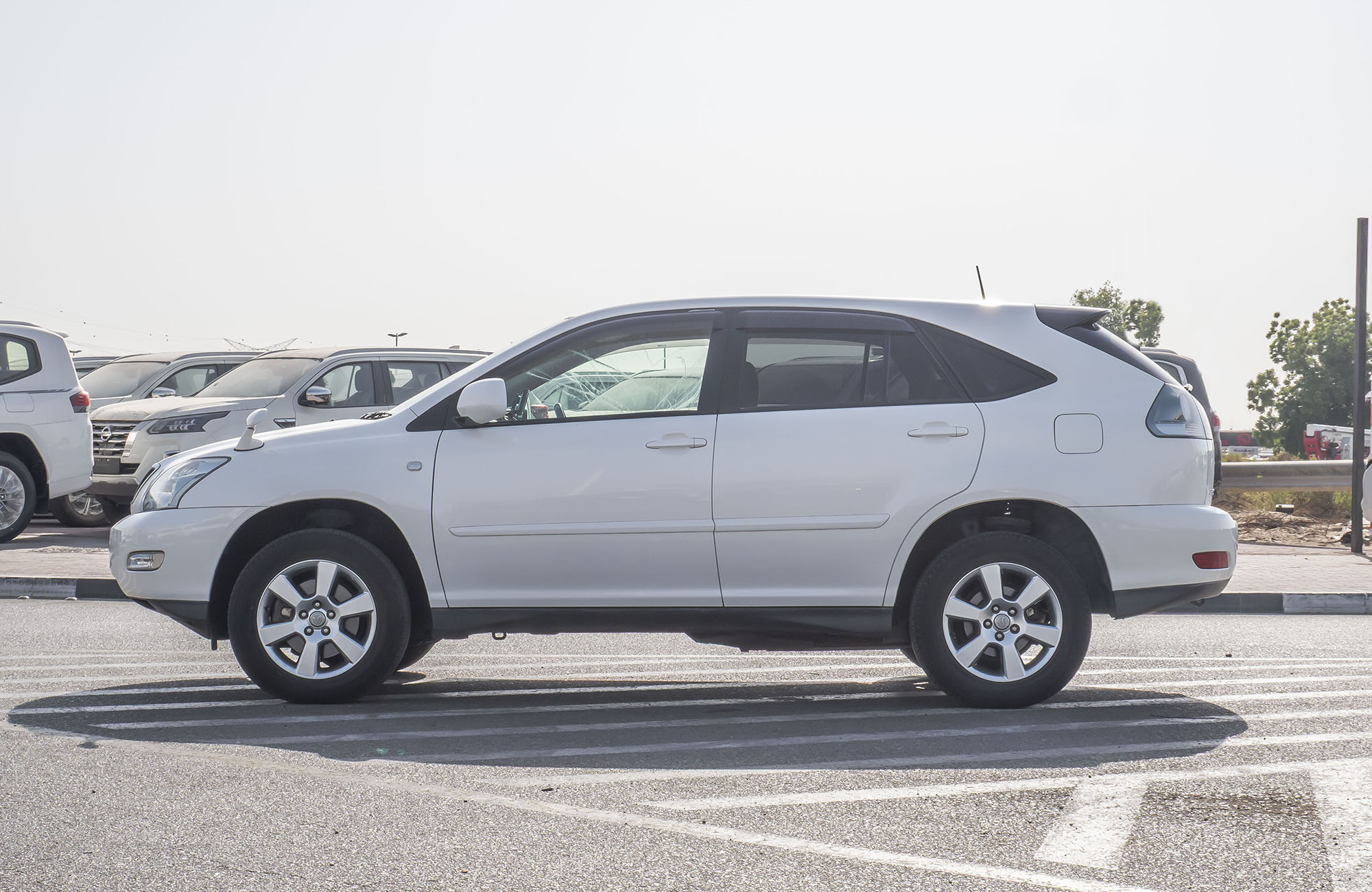 
								Toyota Harrier 2WD Model 2005 full									