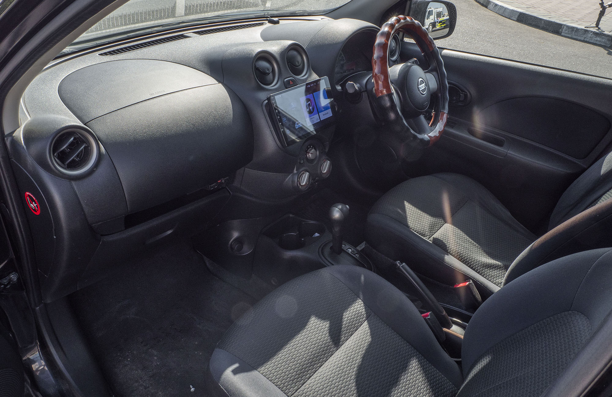 
								Nissan March 2WD 2011 AT full									