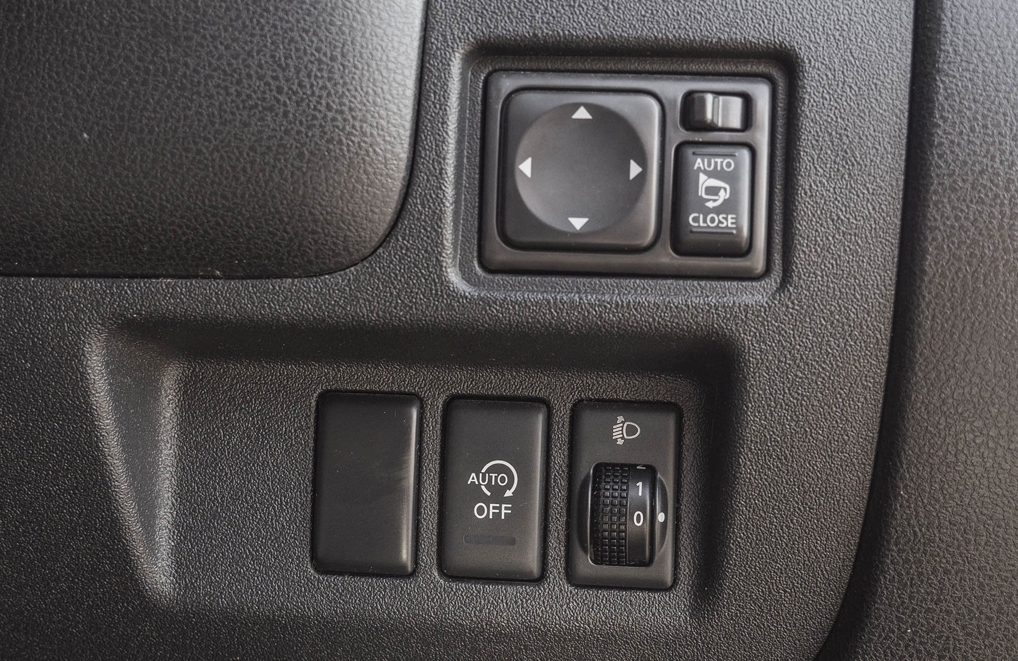 
								Nissan March 2WD 2011 AT full									