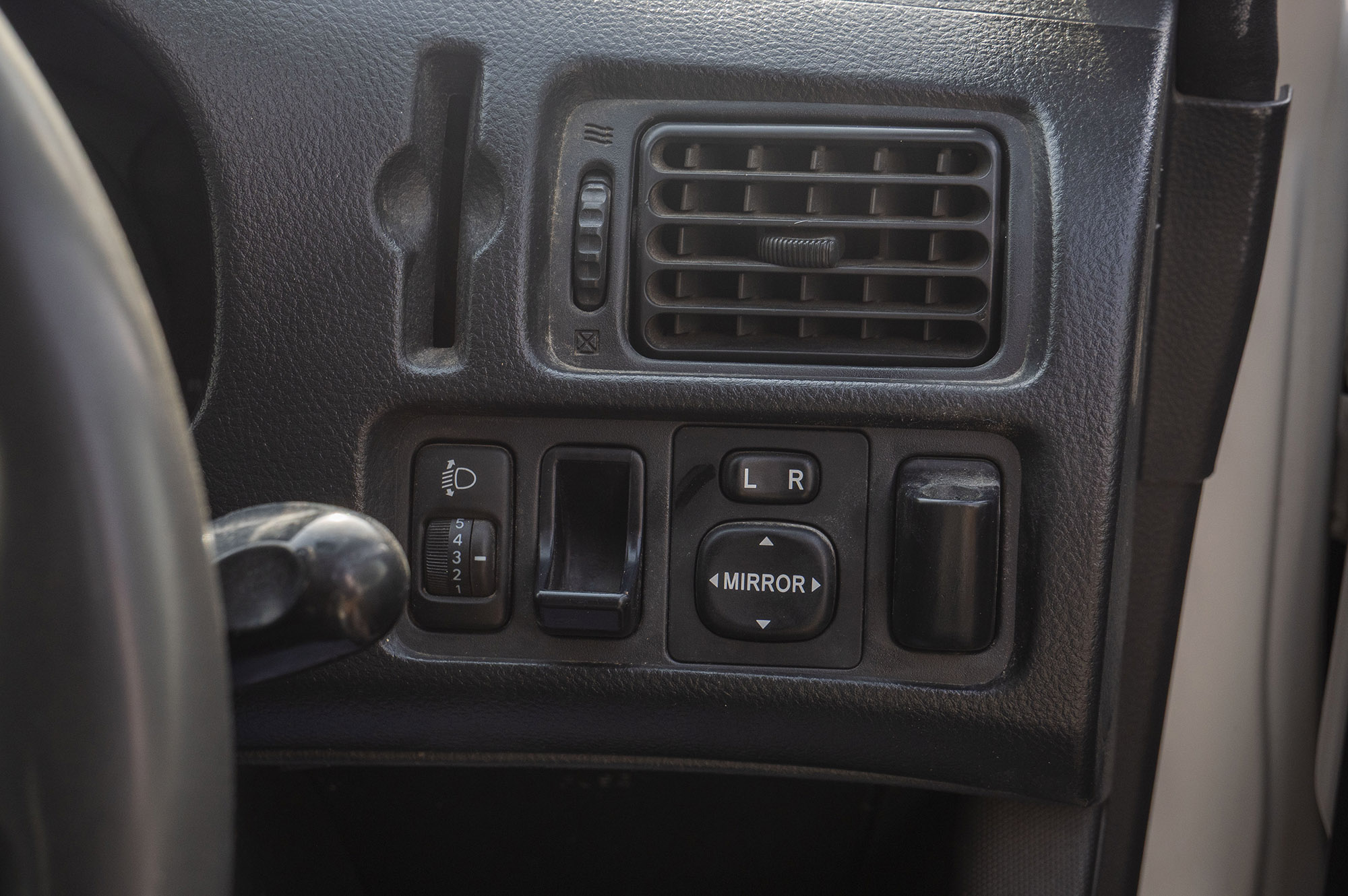 
								Toyota Probox DX – 2012 Model full									