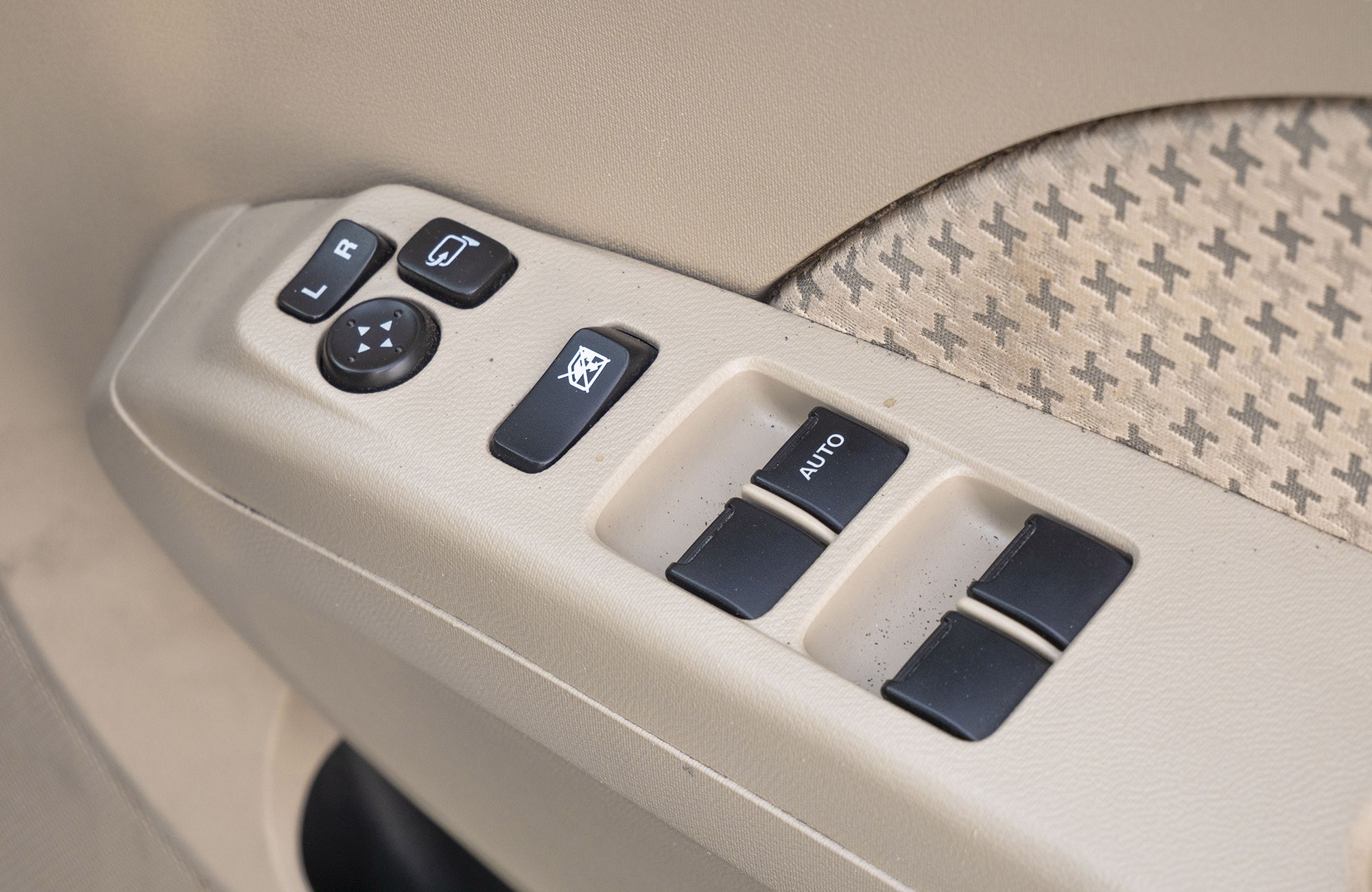 
								Mazda Carol 2wd Model 2011 full									