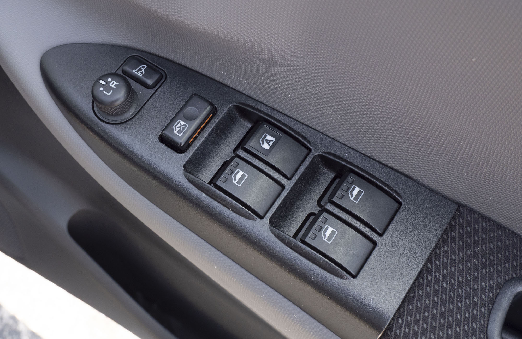 
								DAIHATSU SONICA RS 2WD MODEL 2007 full									