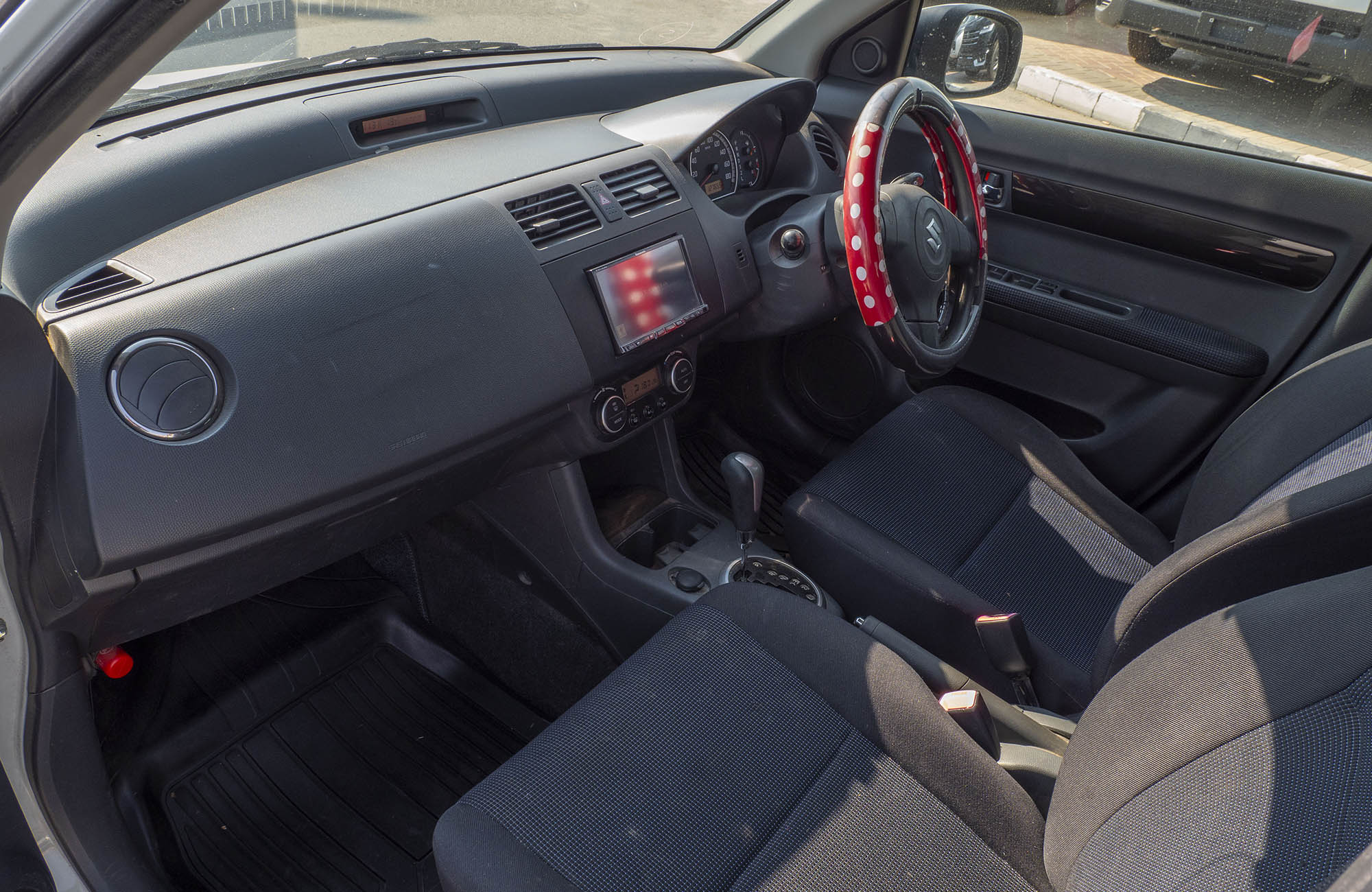 
								Suzuki Swift 2wd Model 2007 full									