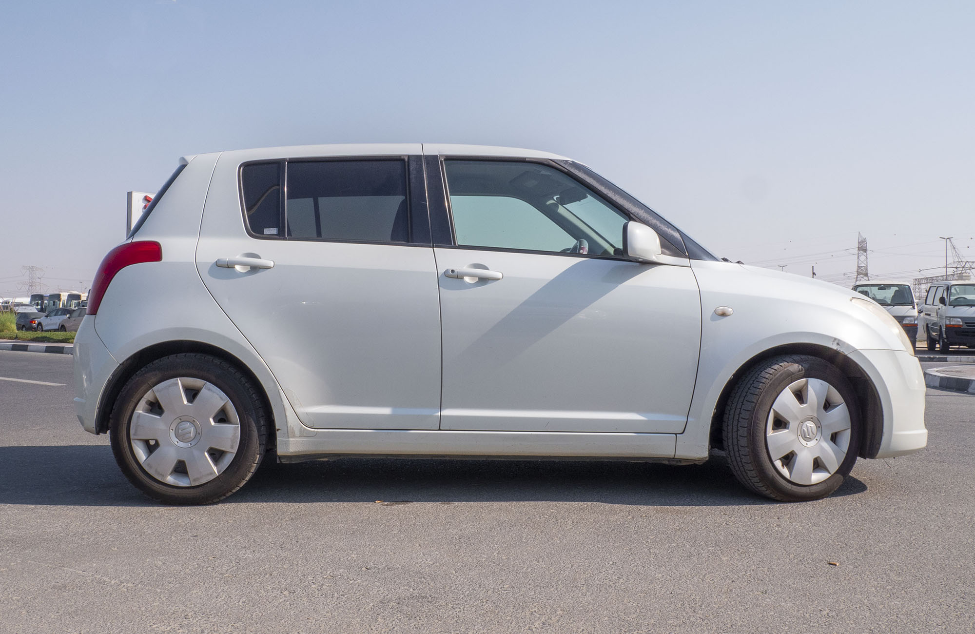 
								Suzuki Swift 2wd Model 2007 full									
